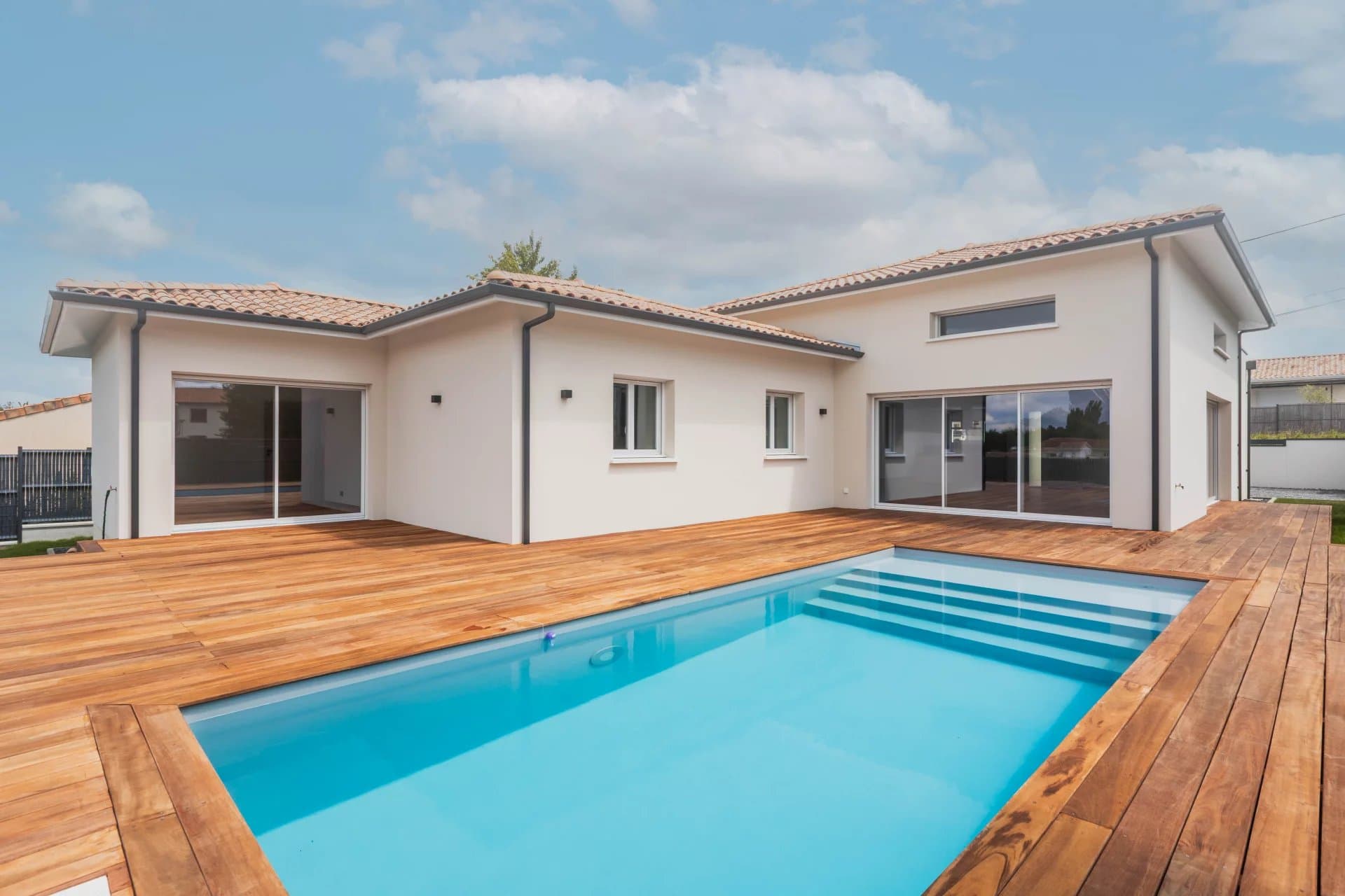 Beautiful Contemporary Home with Pool in the Heart of Sadirac