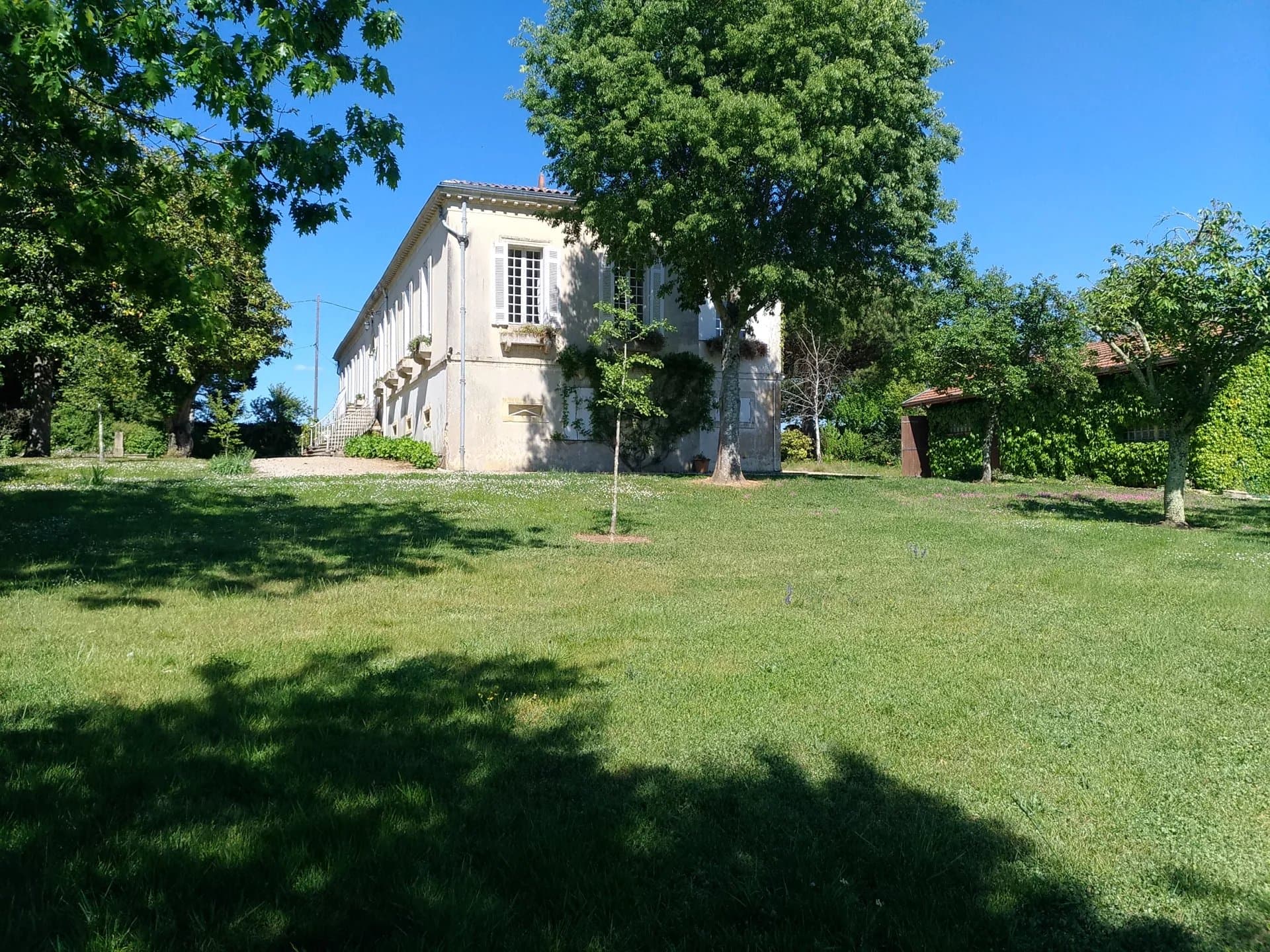Bordeaux Latresne - propriété de caractère avec un terrain de 2,82 ha à vendre