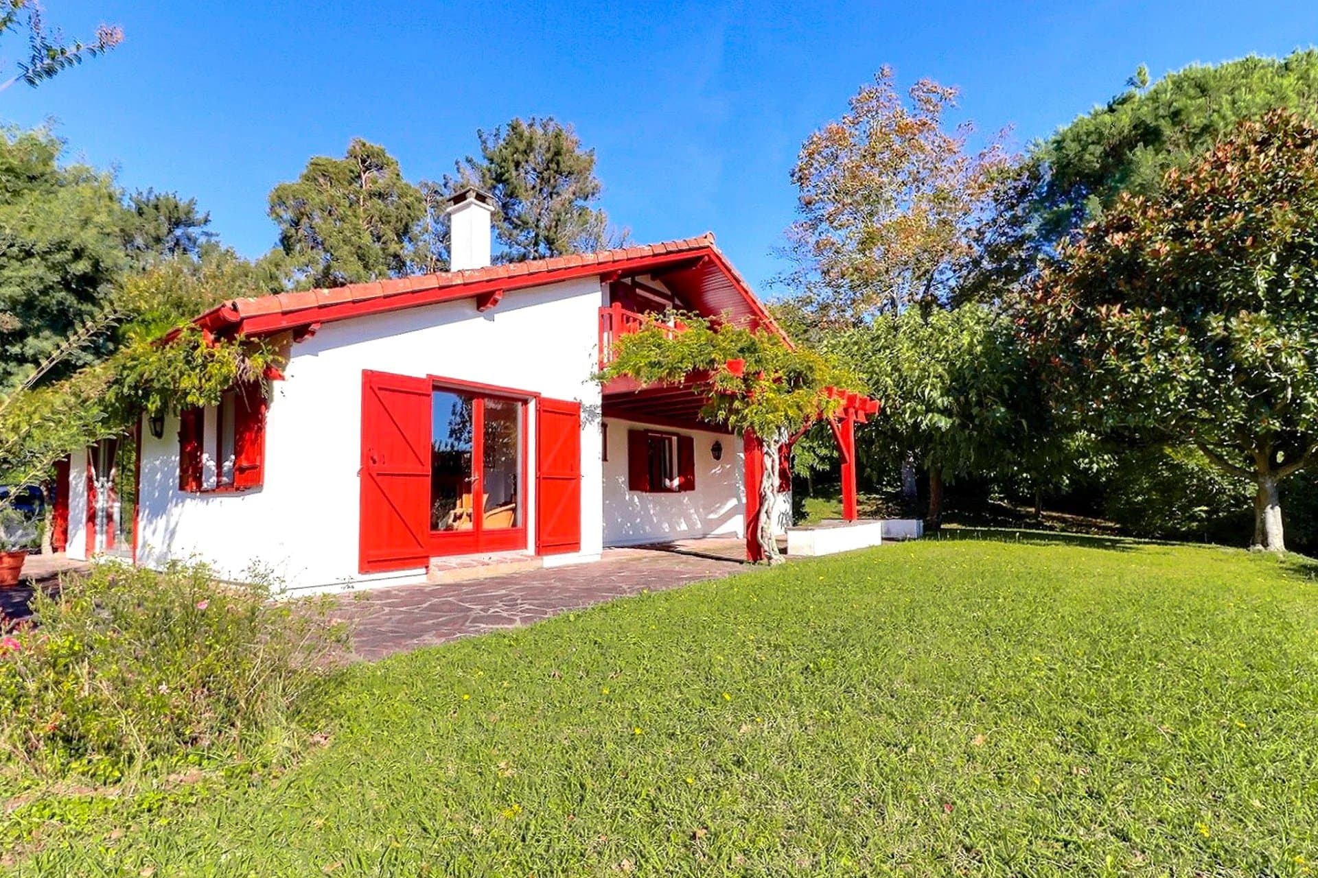ASCAIN – A 6-BED VILLA