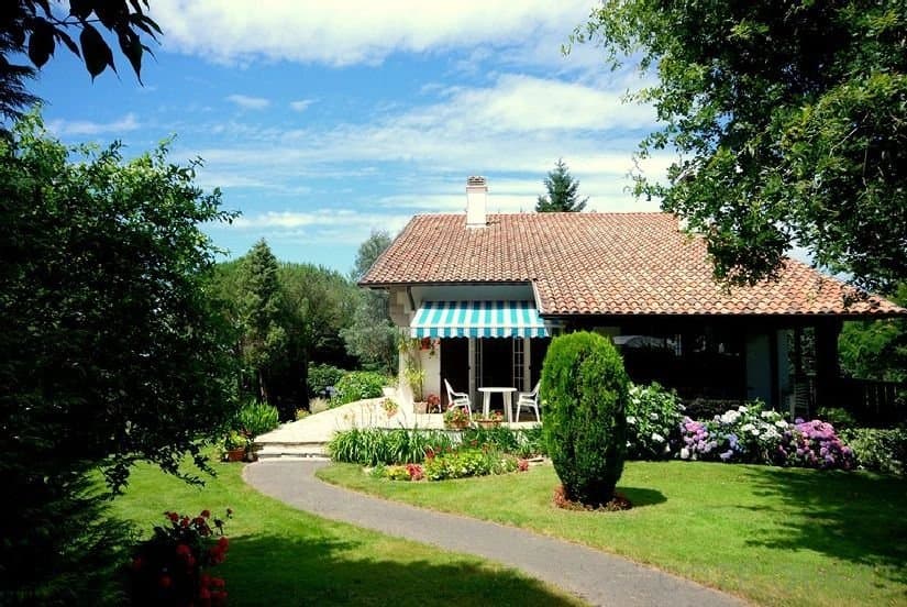 MAISON A VENDRE, EN POSITION DOMINANTE PROCHE DU GOLF DE CHANTACO