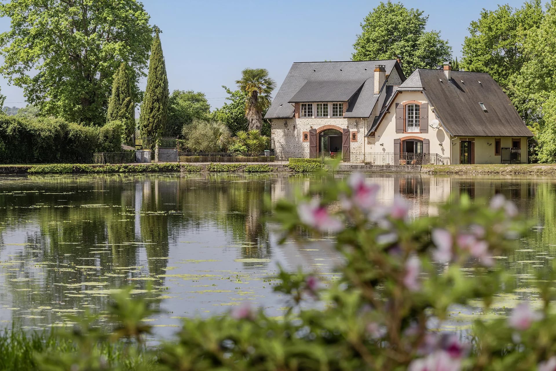 Extended mill house with superb equestrian facilities near Pau