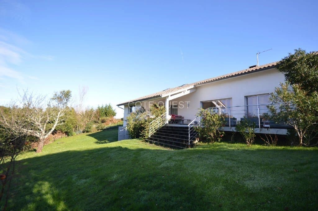 MAISON A VENDRE A BIDART SUR TERRAIN DE 1660 M²