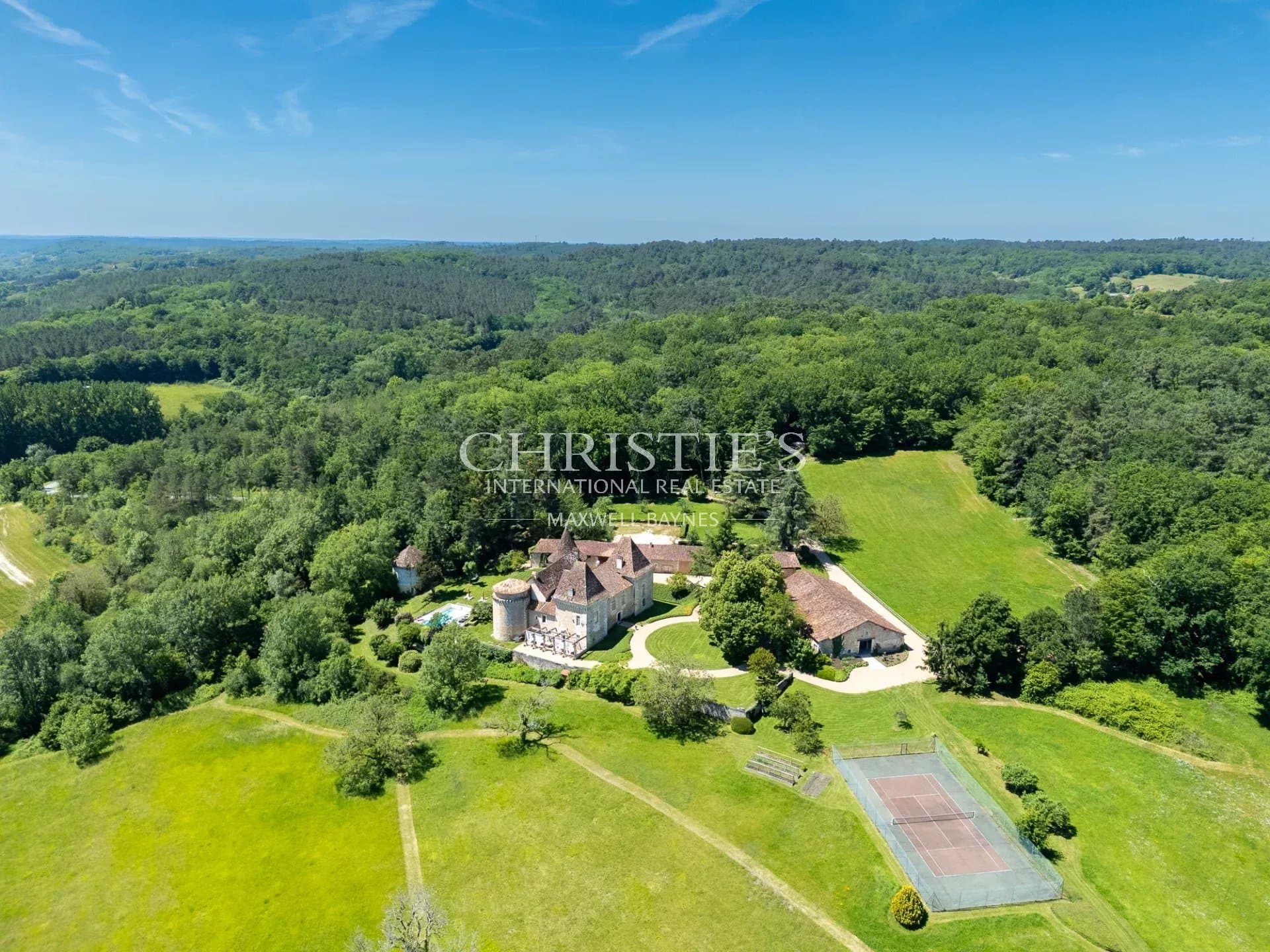 Stunning fully renovated château for sale in the Dordogne
