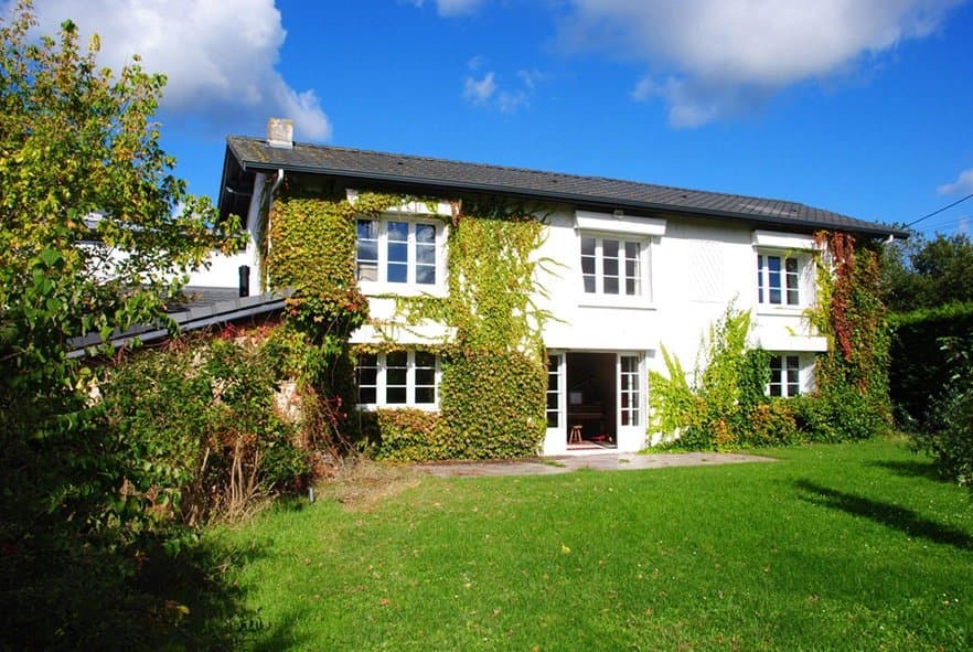 Countryside family villa in the Bassin