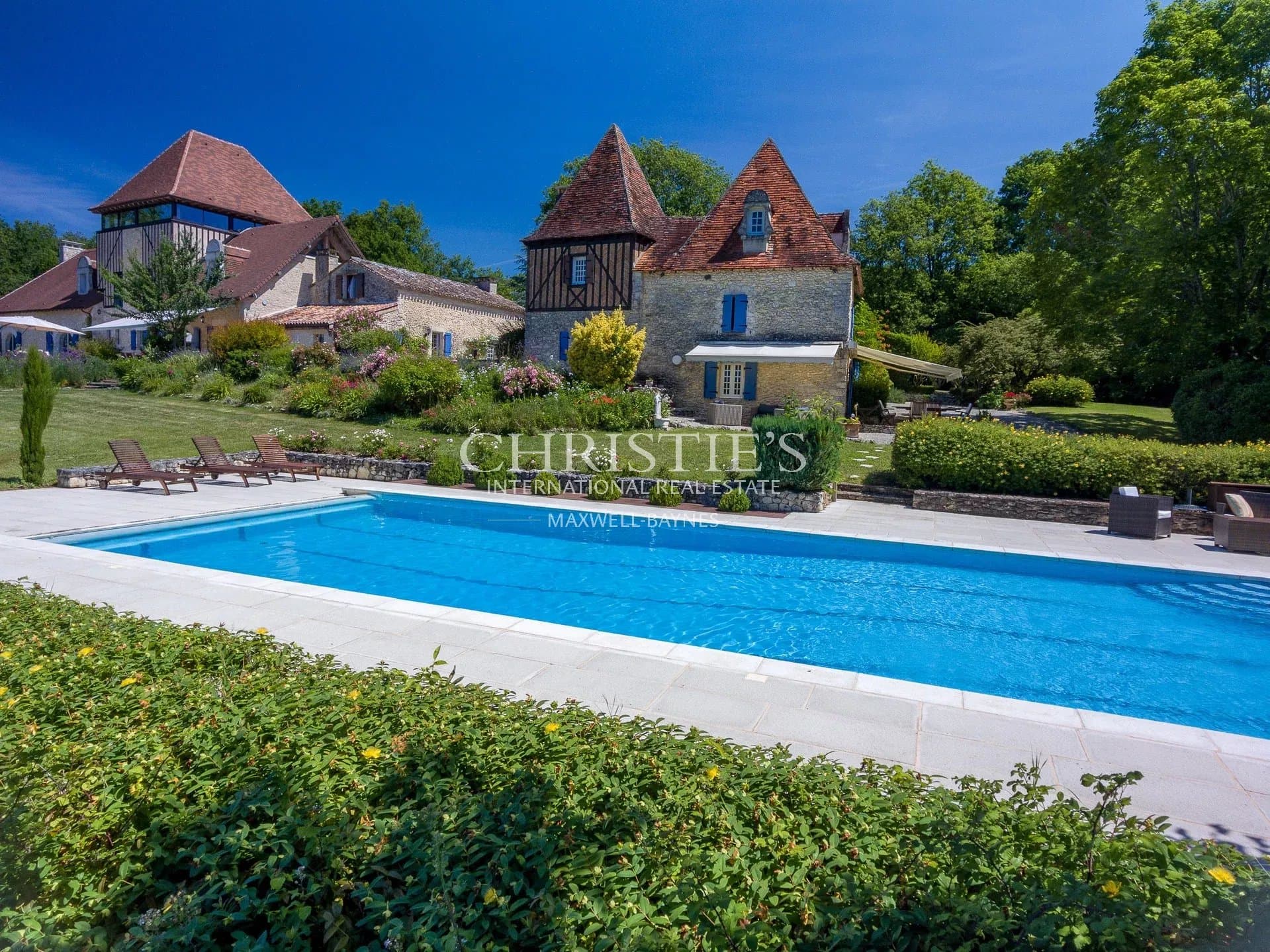 Luxurious Dordogne domaine for sale