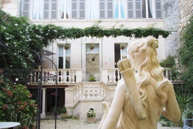 Large stone house in Rochefort-Sur-Mer