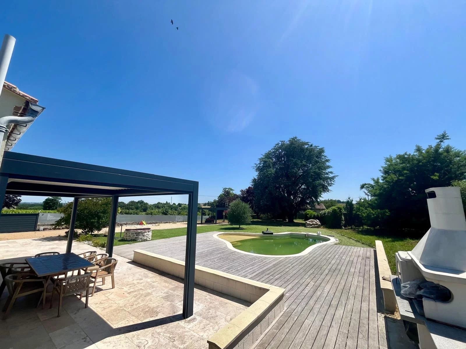 An exceptional property combining authenticity and modernity in the heart of a prestigious vineyard in the Libournais region.