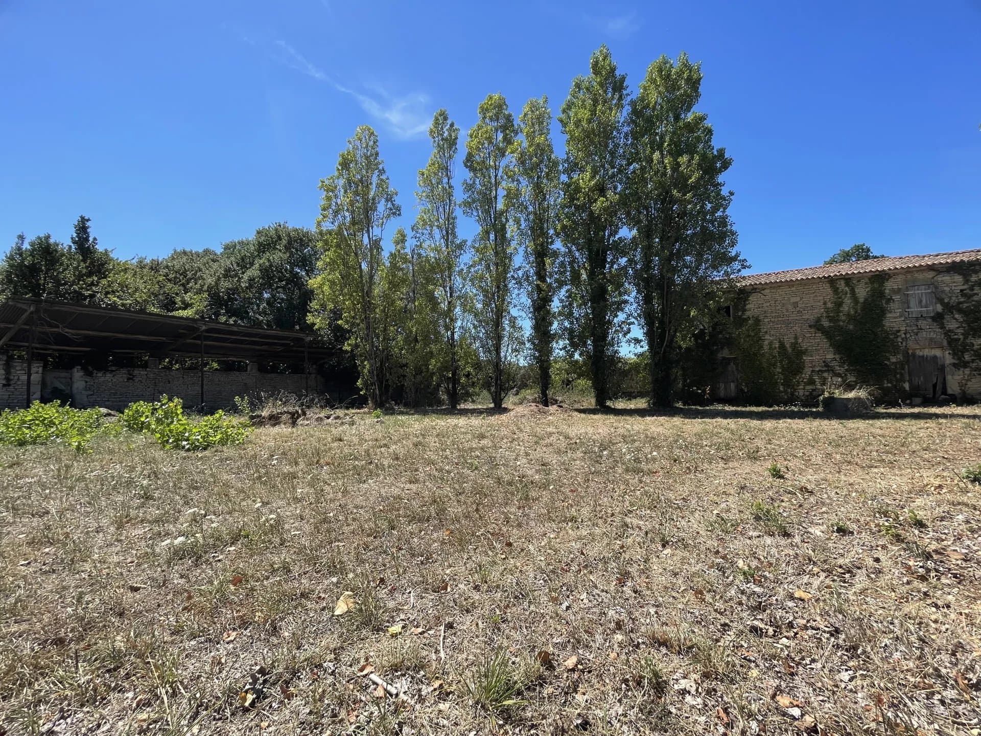 Terrain constructible de 1 270 m² proche La Rochelle