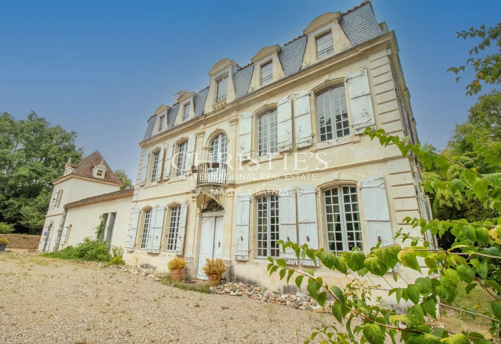 Historic Bougoiose Manor Featuring a Barn, Swimming Pool, and 4 Hectares of Mixed Land