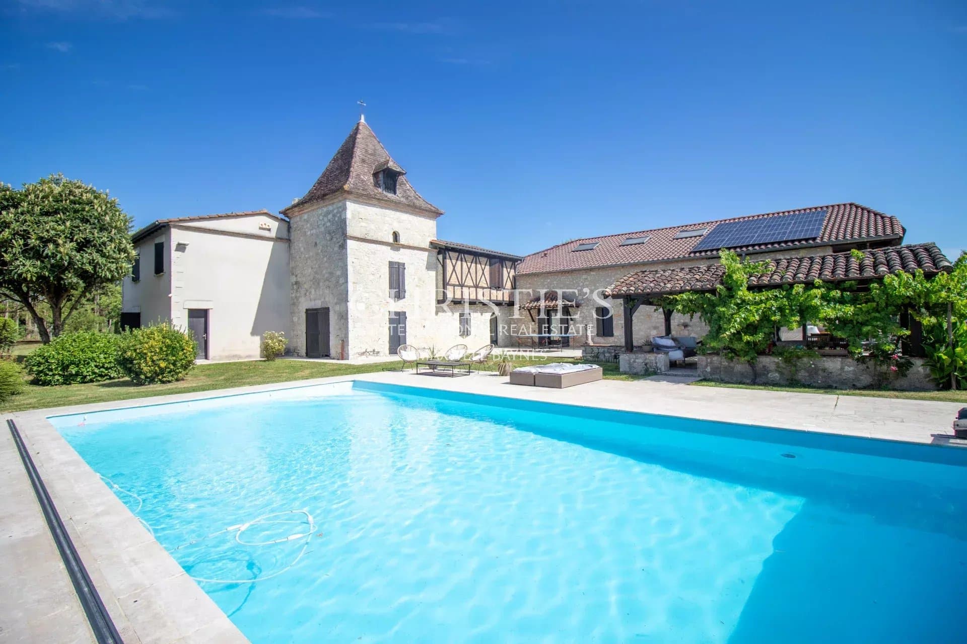 Spectacular, Stylish Houses perched on a hill close to Agen