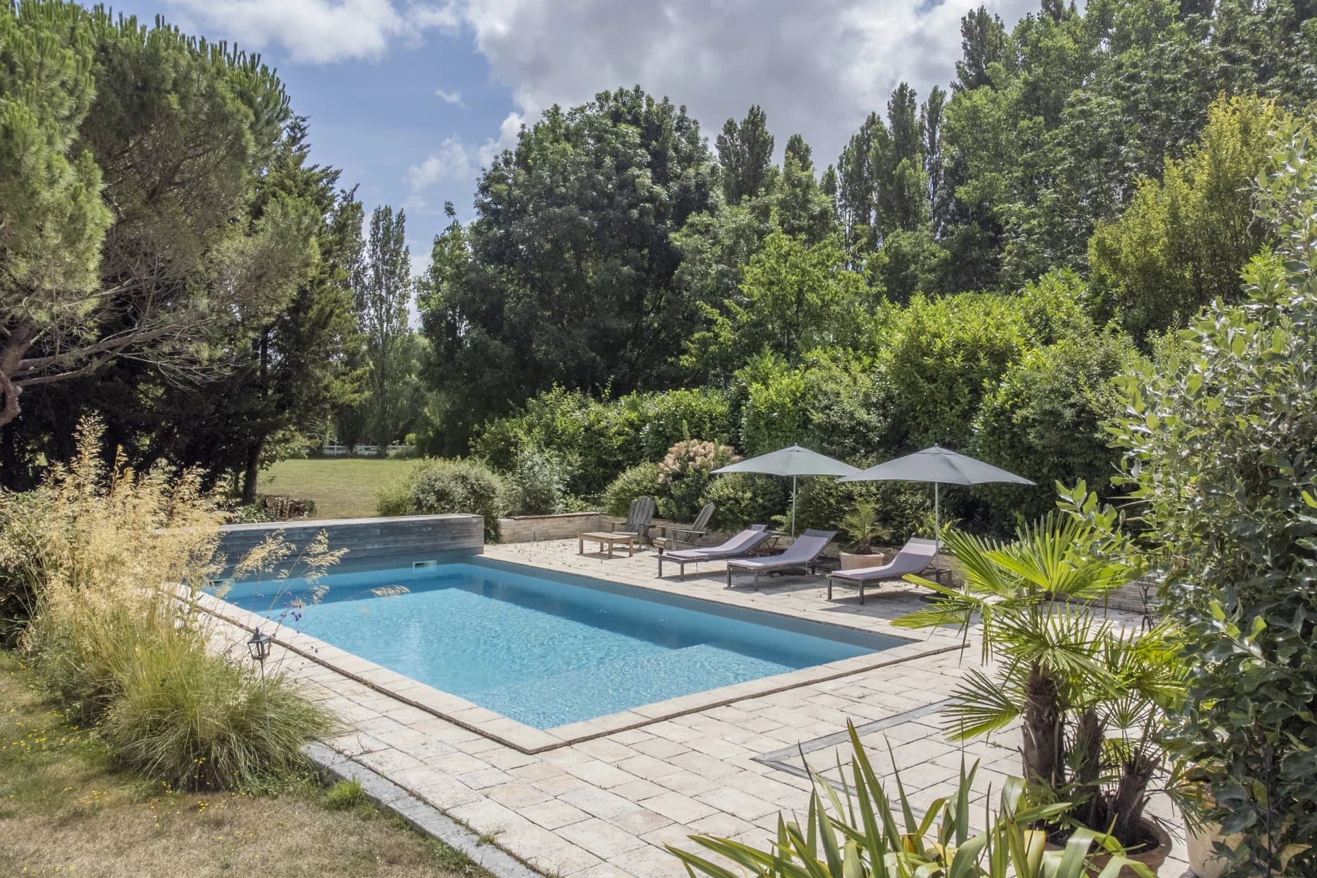 Propriété avec piscine et dépendances - Proximité de La Rochelle