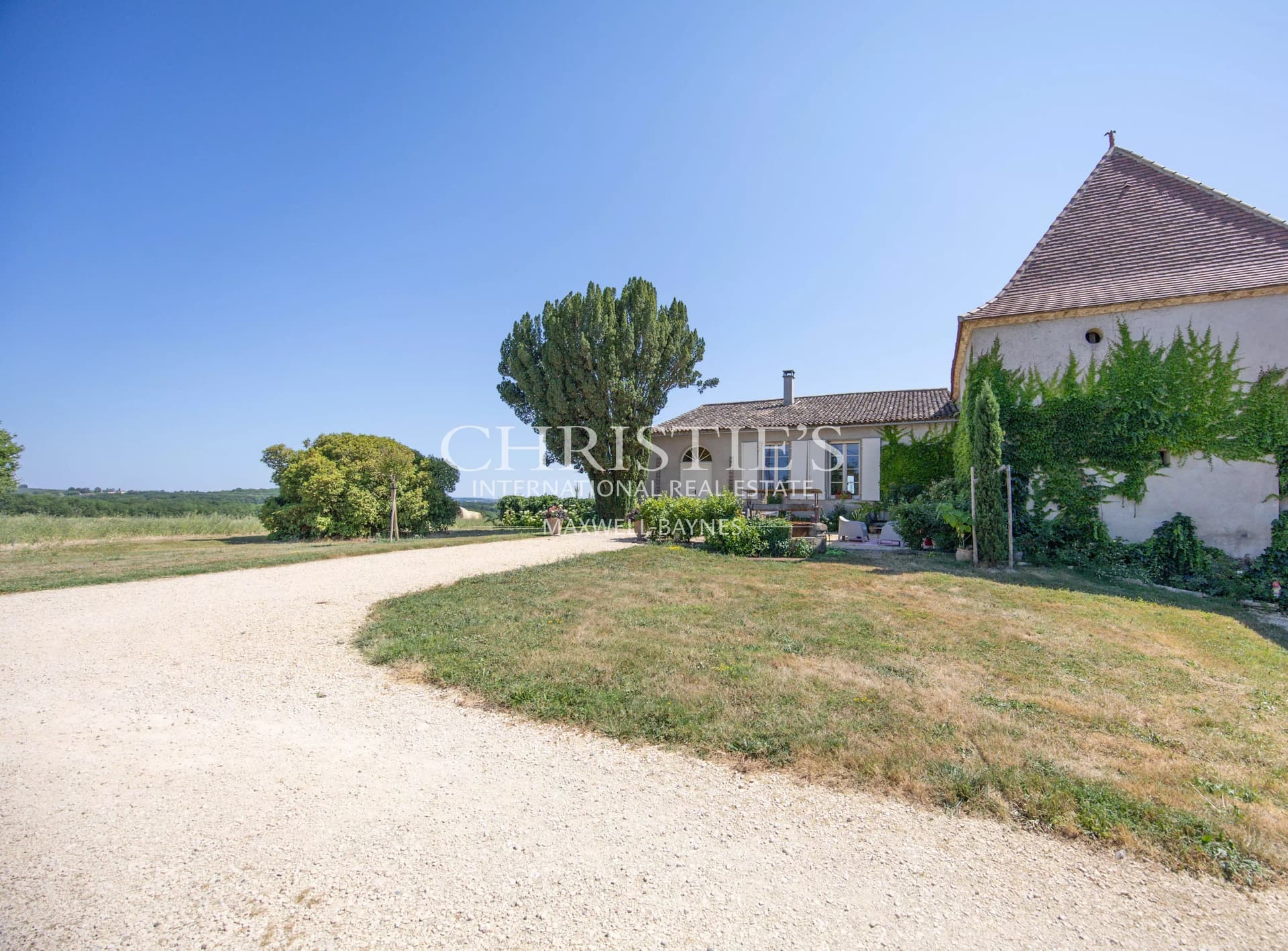 The Noble Farmhouse with Dip Swimming Pool and Super Views