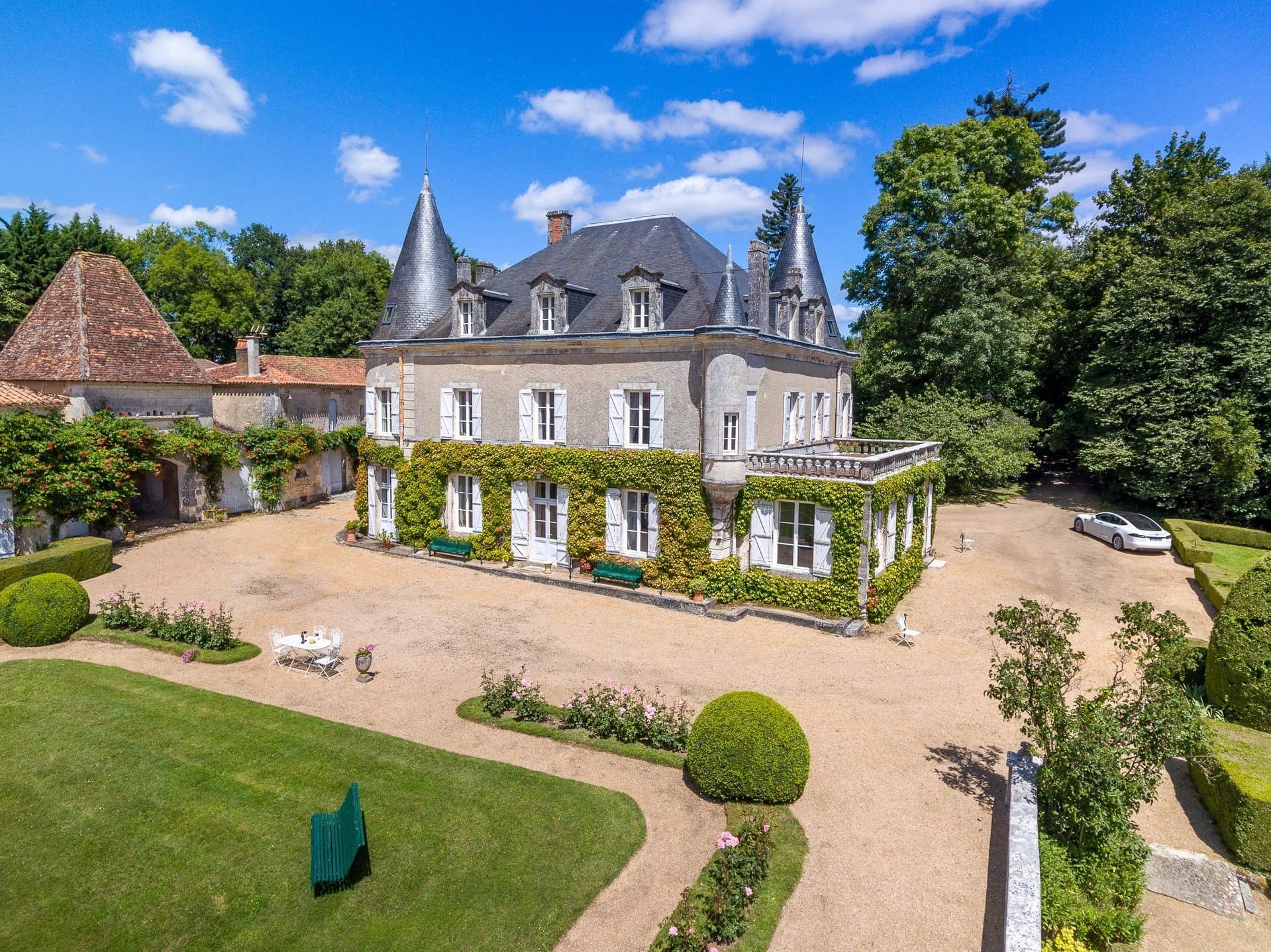 Enchanting woodland Chateau with pool near Brantome