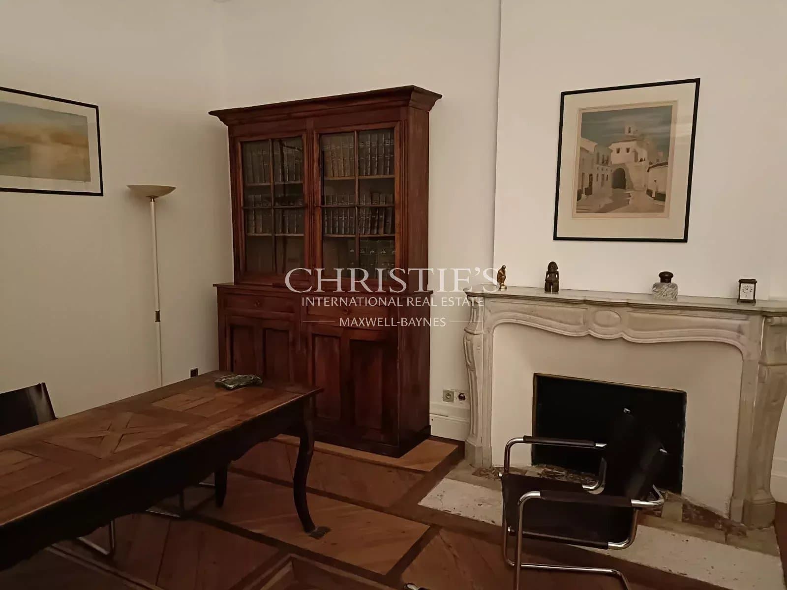 Elegant town centre mansion with offices