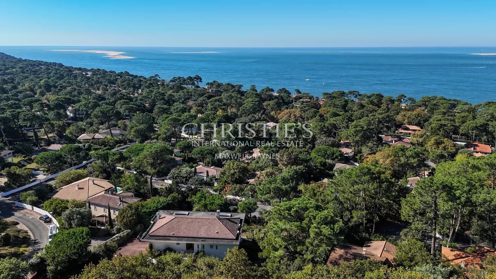 Exceptional Villa with Panoramic Bay Views