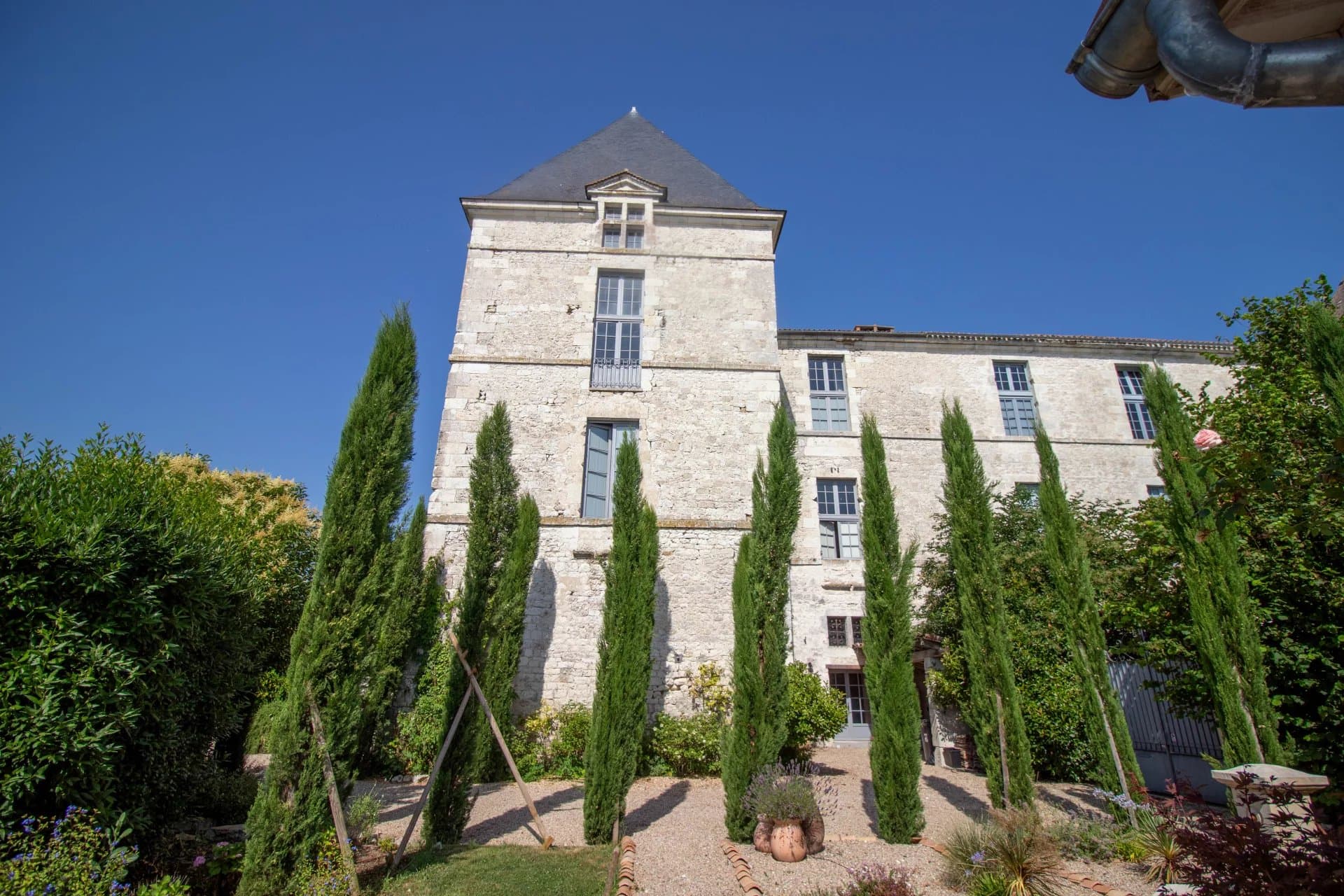 La Tour Sud - Une histoire gravée dans la pierre