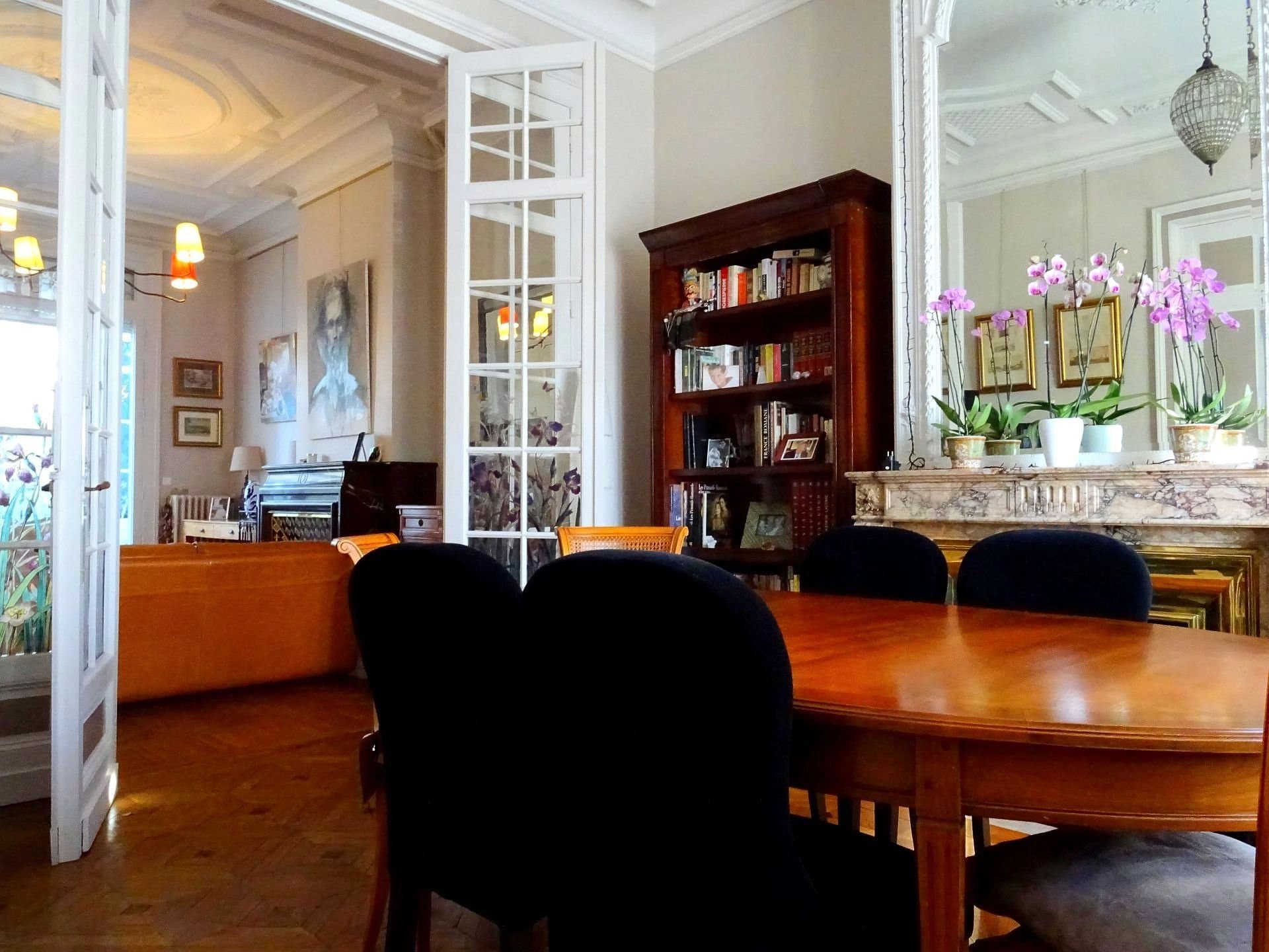 Beautiful townhouse - Downtown Libourne