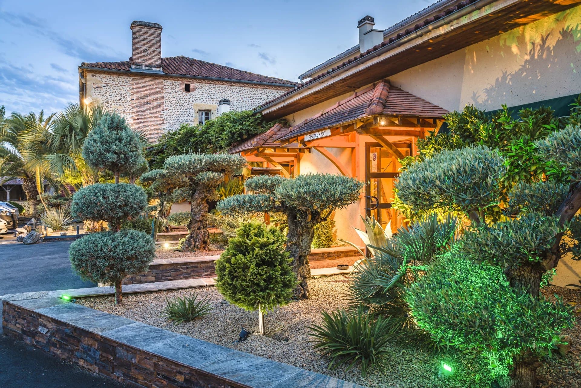 Successful restaurant hotel business located 1hr 30 from Bordeaux and 2hr from Toulouse