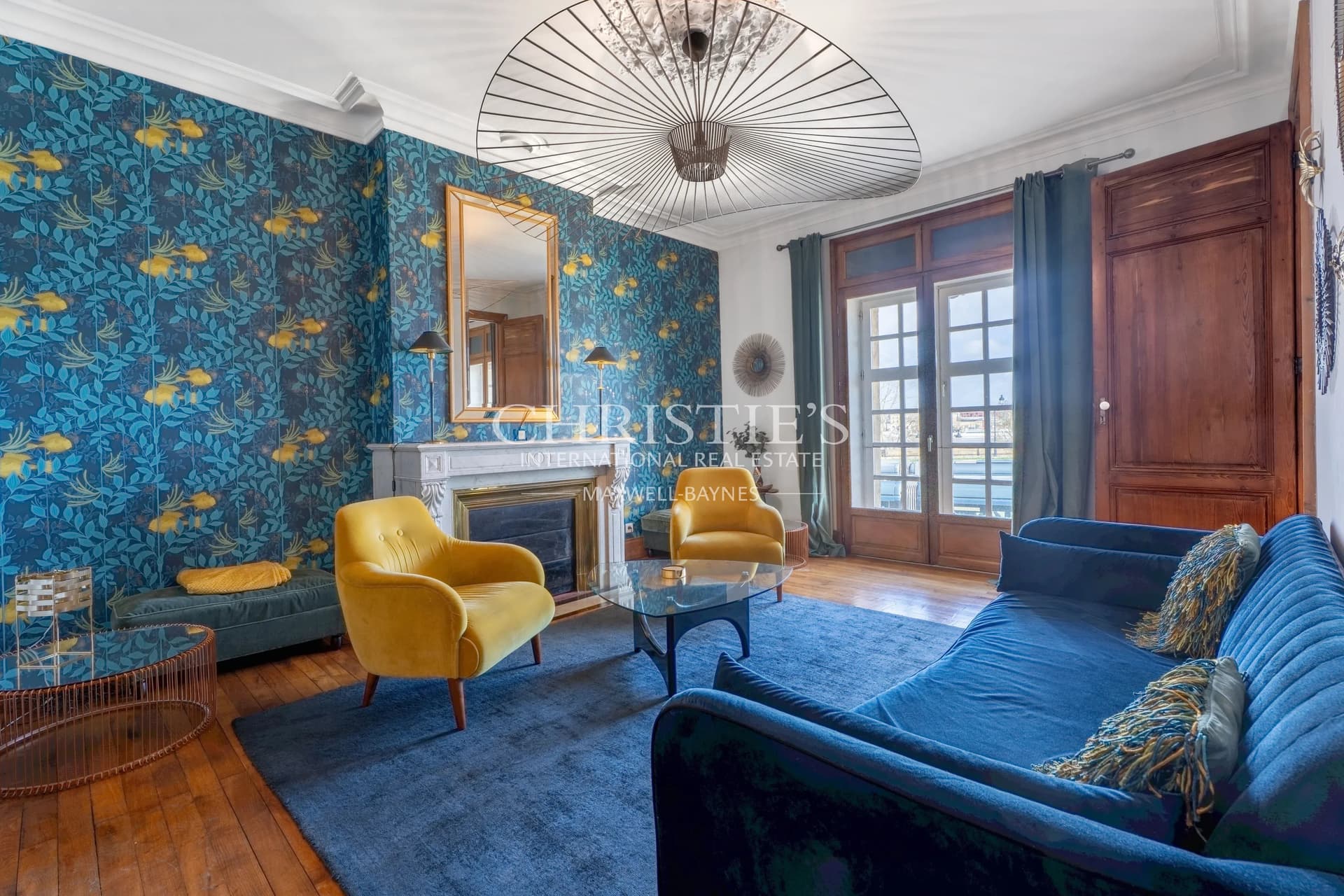 Elegant 3-Bedroom Furnished Apartment in Saint-Paul, Bordeaux