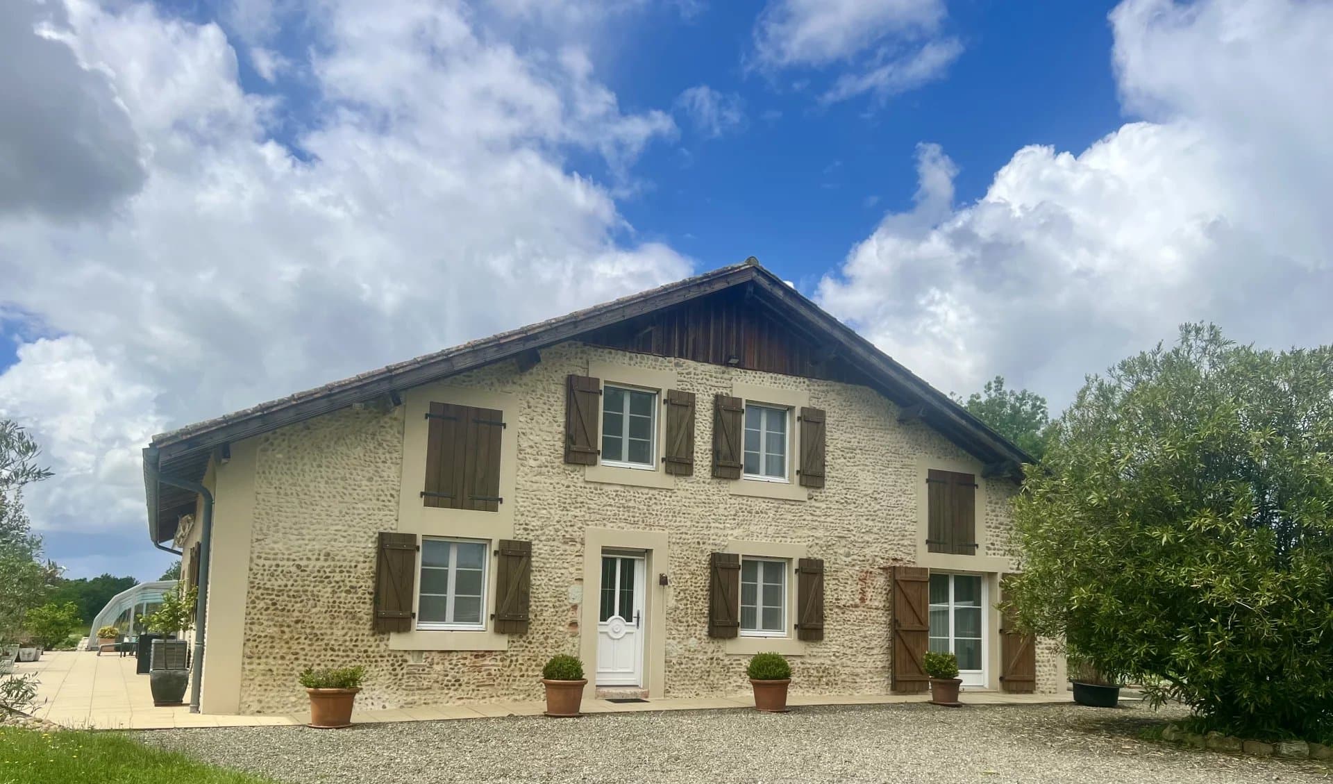 Ferme rénovée de présentation impeccable dans un endroit paisible près de Saint Sever