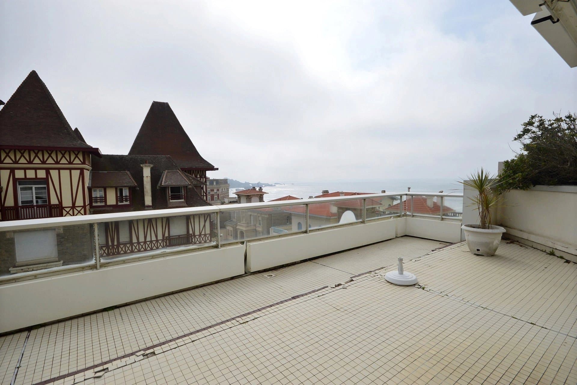 BIARRITZ A VENDRE APPARTEMENT AVEC TERRASSE VUE MER