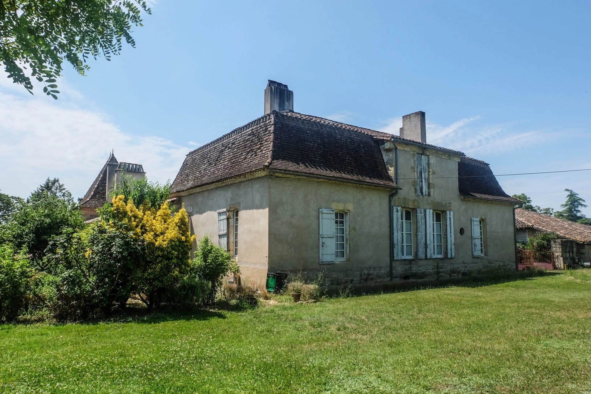 Belle Chartreuse avec gîte, dépendances près de de Bergerac