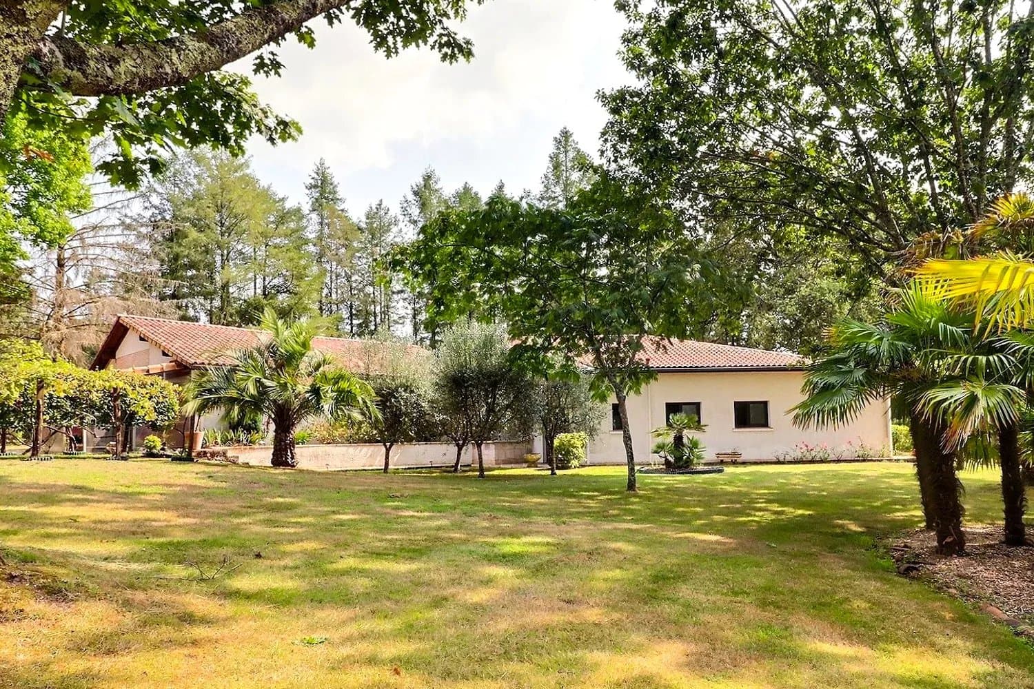 SAINT-VINCENT-DE-PAUL – A PEACEFUL FAMILY HOME