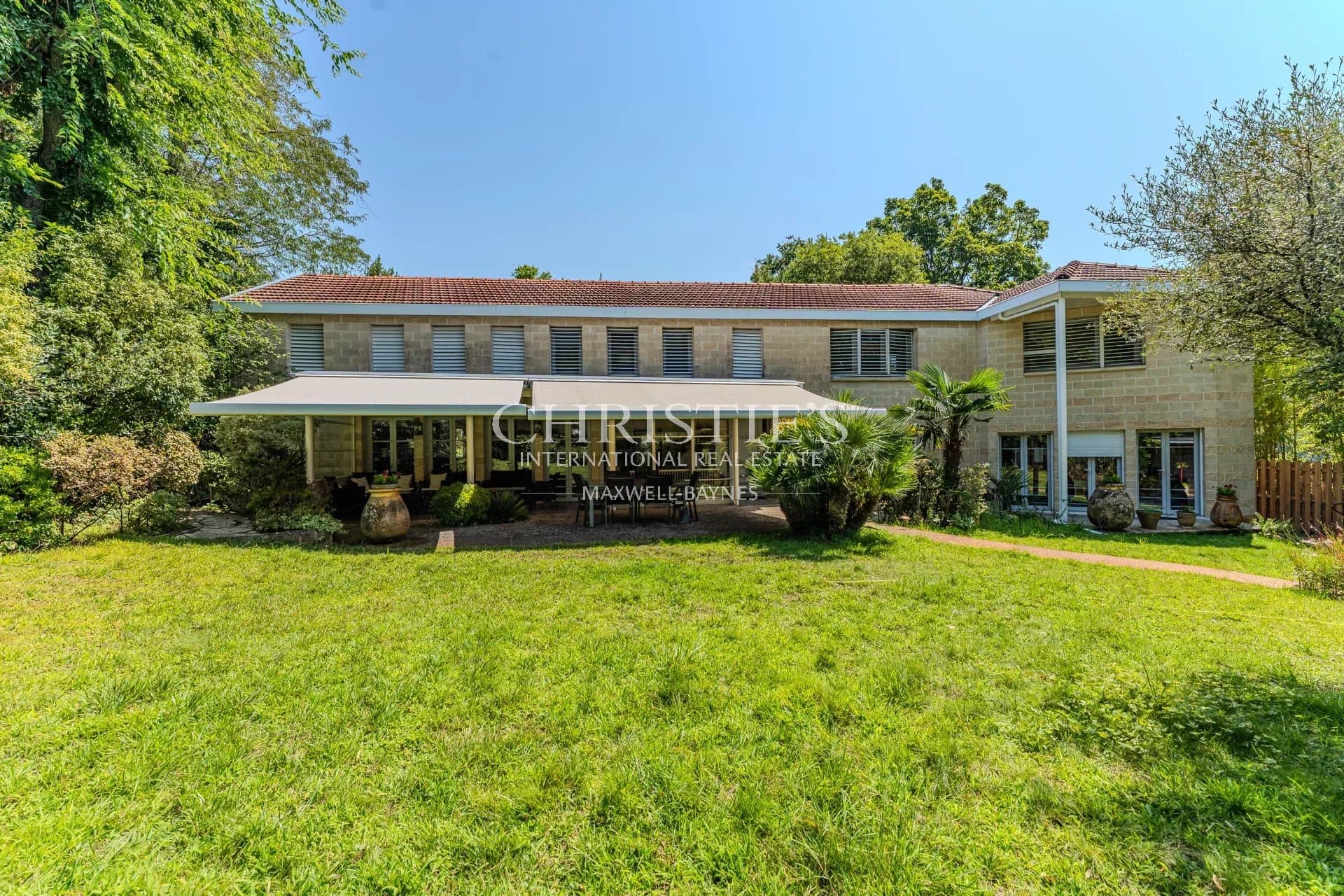 "Ville d’Hiver – Private Family Home with No Overlooking Neighbors