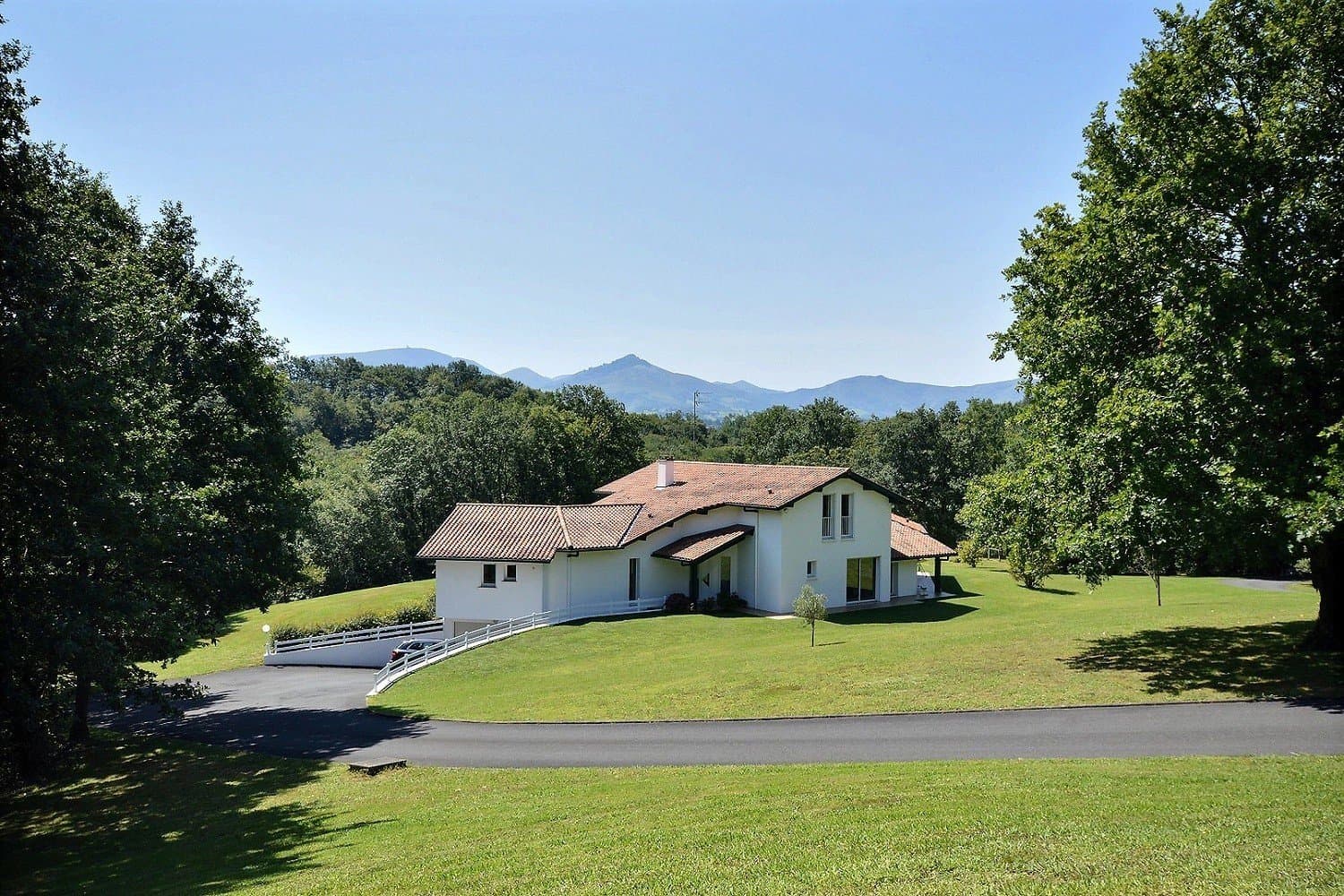 A VENDRE HALSOU 15 MIN DE BIARRITZ MAISON DE 280 M² SUR TERRAIN DE 1.9 HA