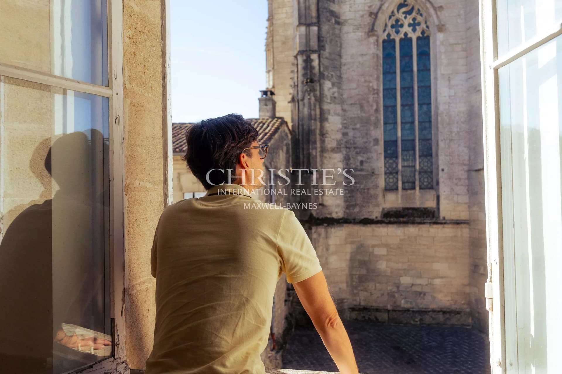 SAINT-EMILION : Immeuble commercial et habitation
