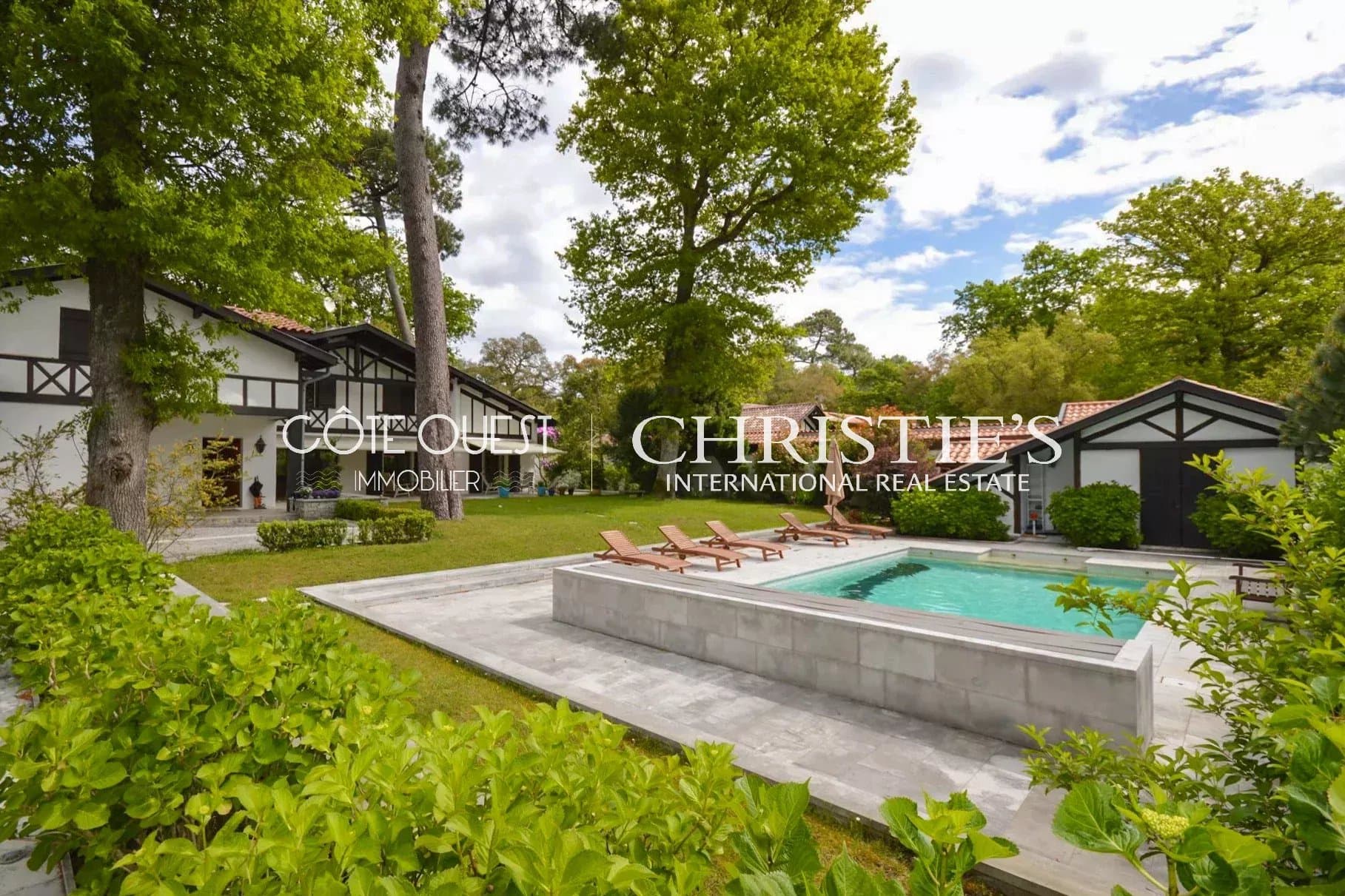 Villa with pool on the Hossegor golf course