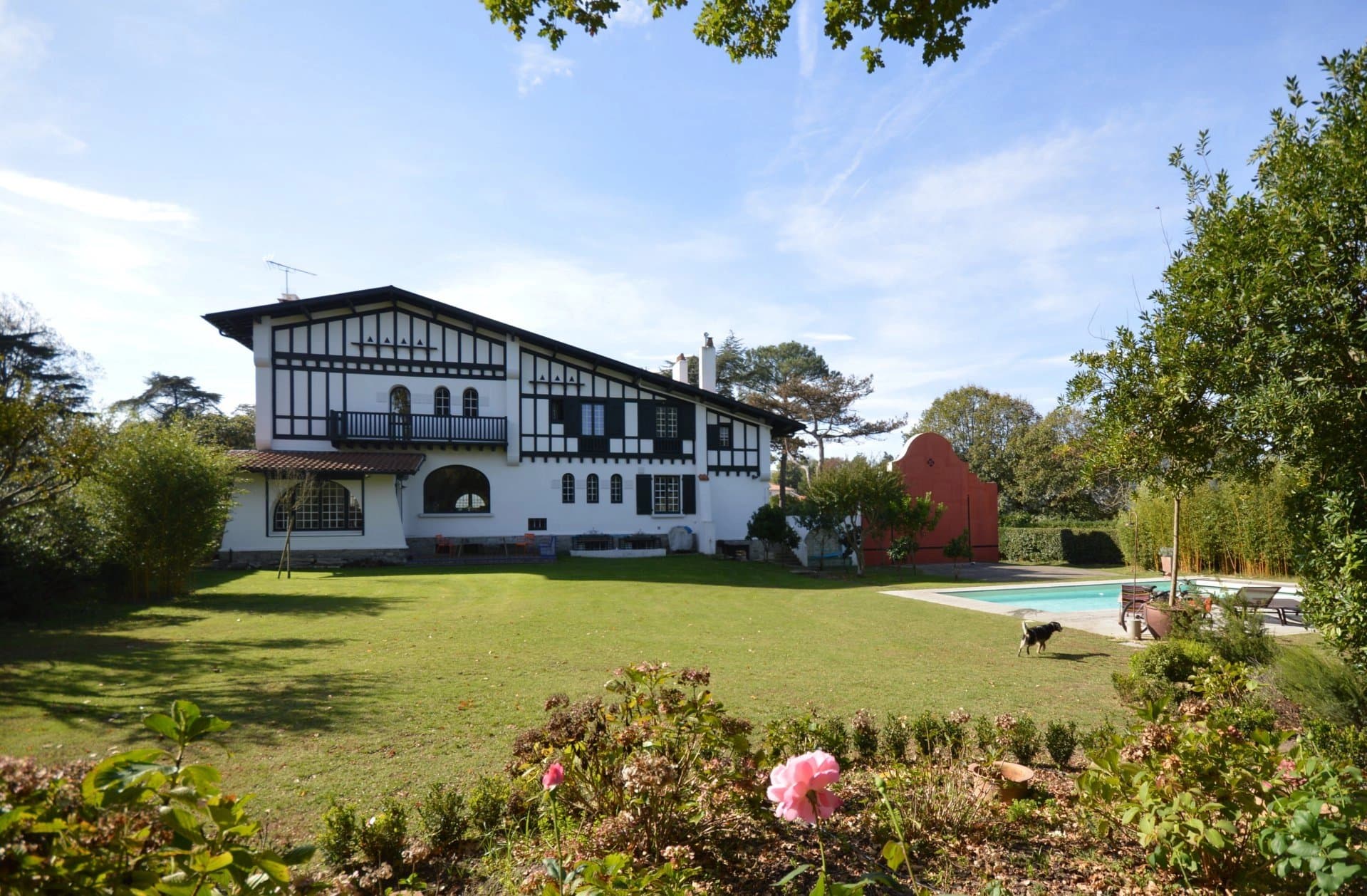 BIARRITZ PARC D'HIVER NEIGHBOURHOOD FOR SALE A CHARACTER PROPERTY WITH A SWIMMING POOL