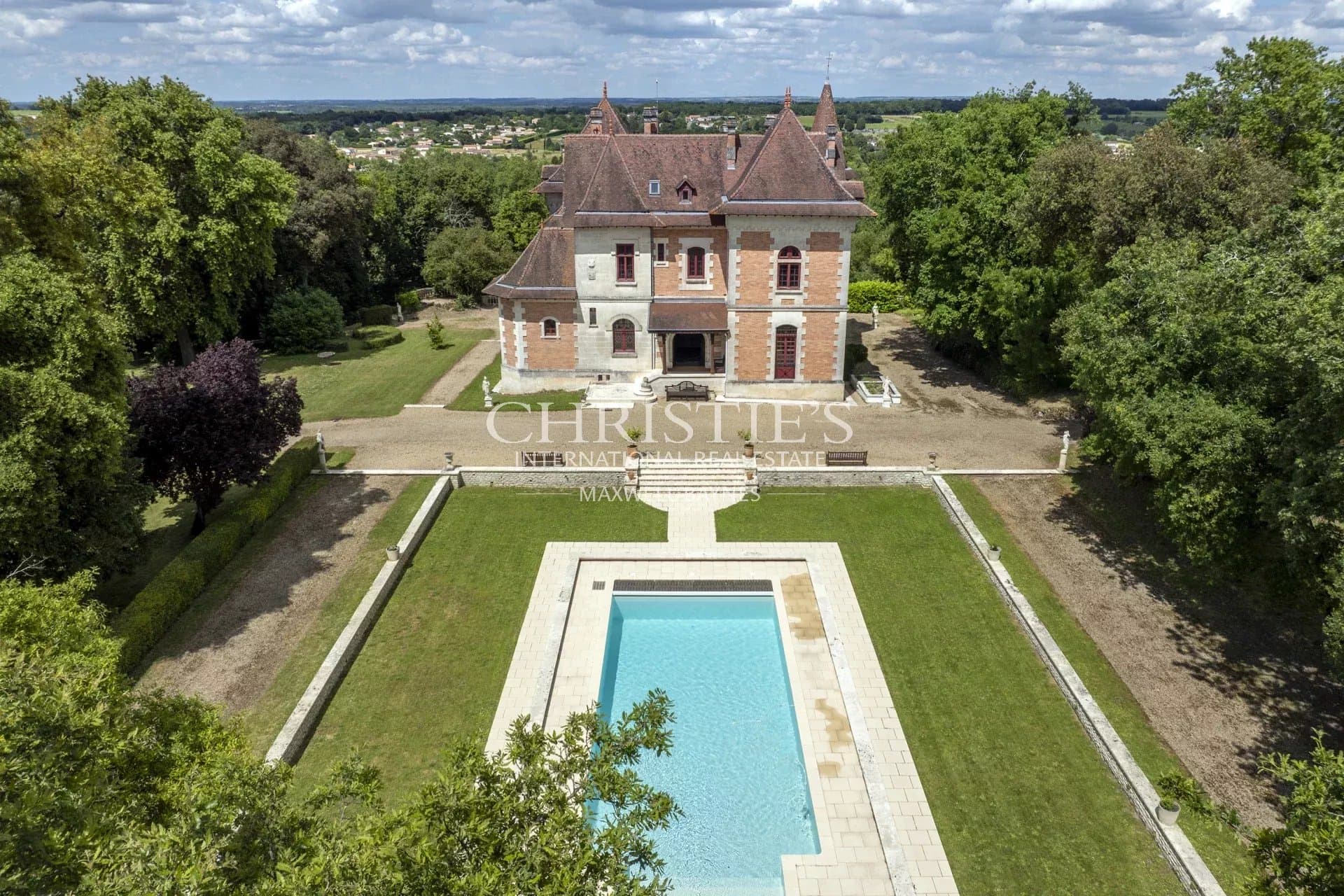 Cognac - Magnificent château with panoramic views