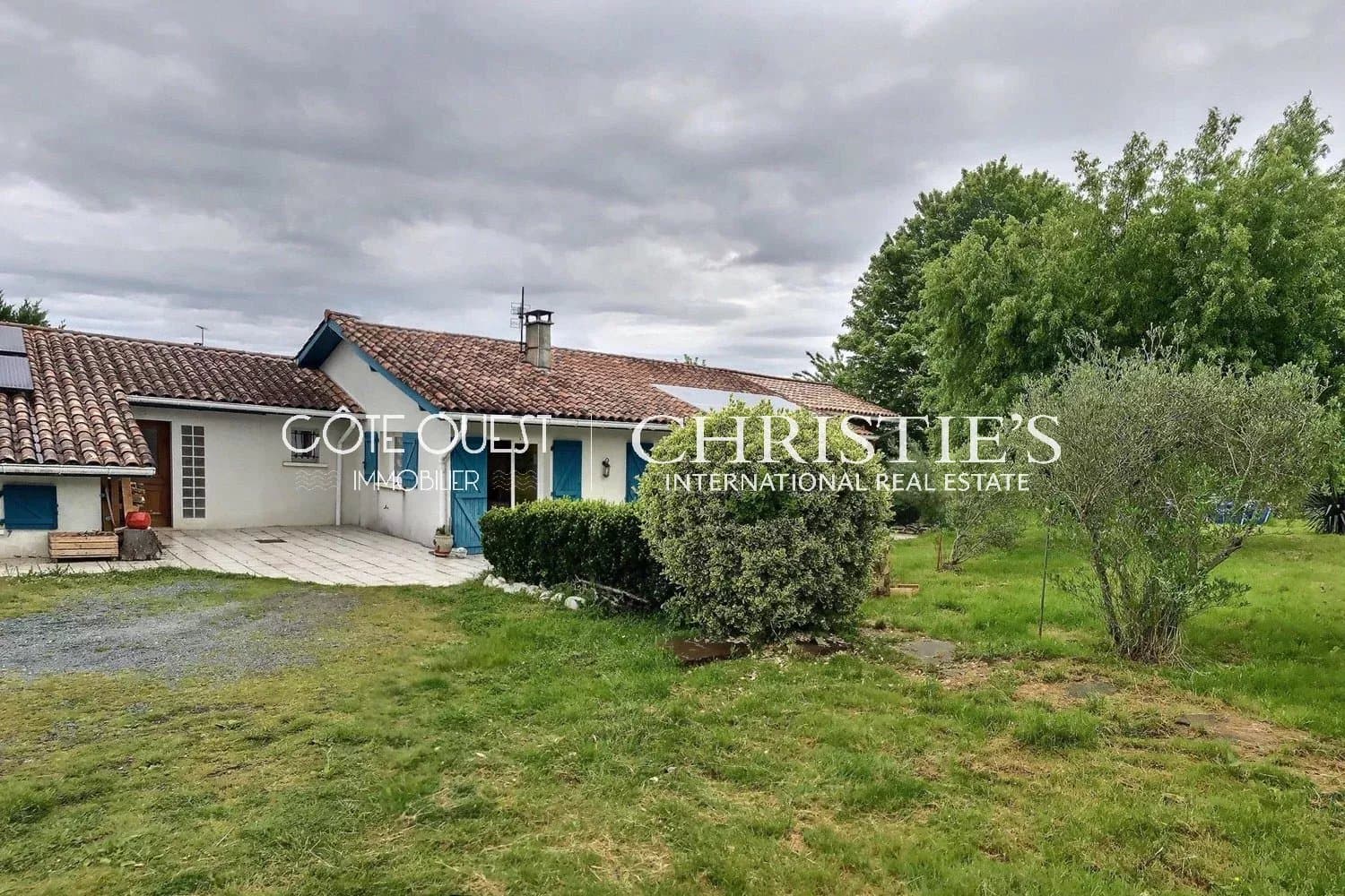 A VENDRE AHETZE MAISON SUR UN TERRAIN DE 1800M²