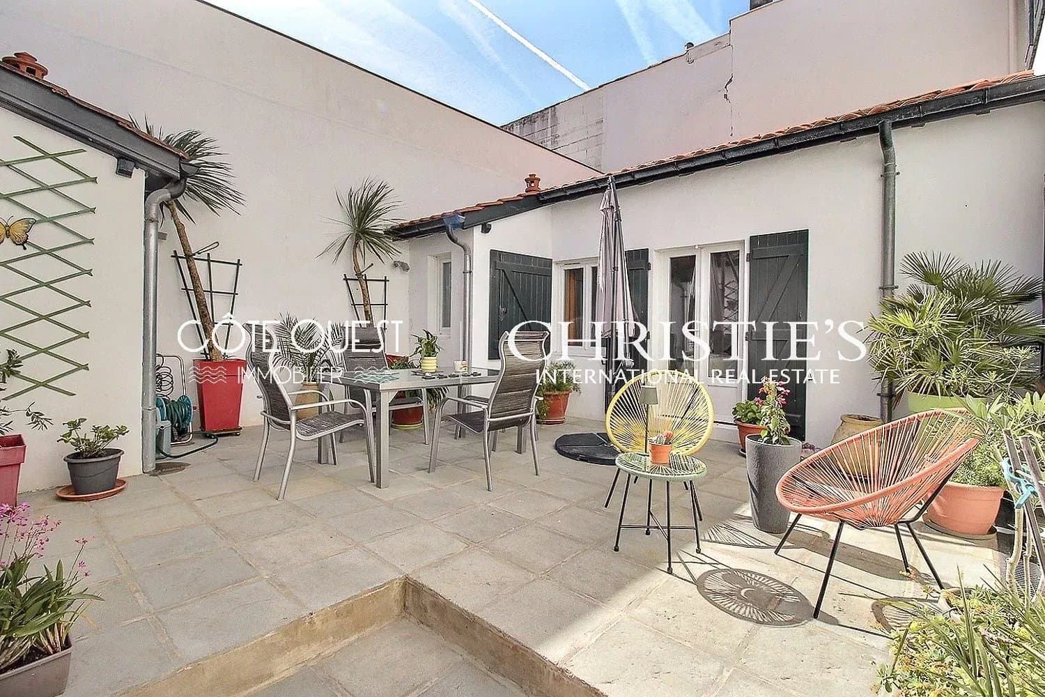 Appartement de 77 m² avec garage et grande cour en cœur de ville de Saint-Jean-de-Luz