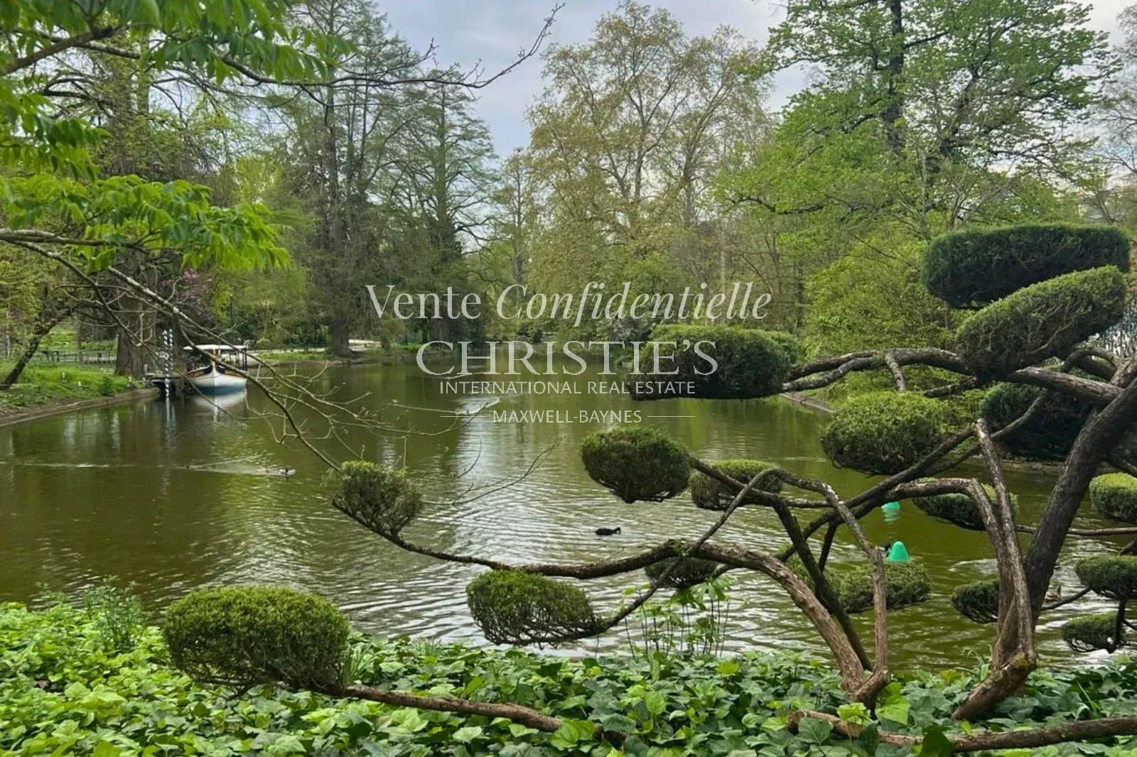 Bordeaux - Jardin Public - Exceptional Location – 160 m² Apartment – Elevator