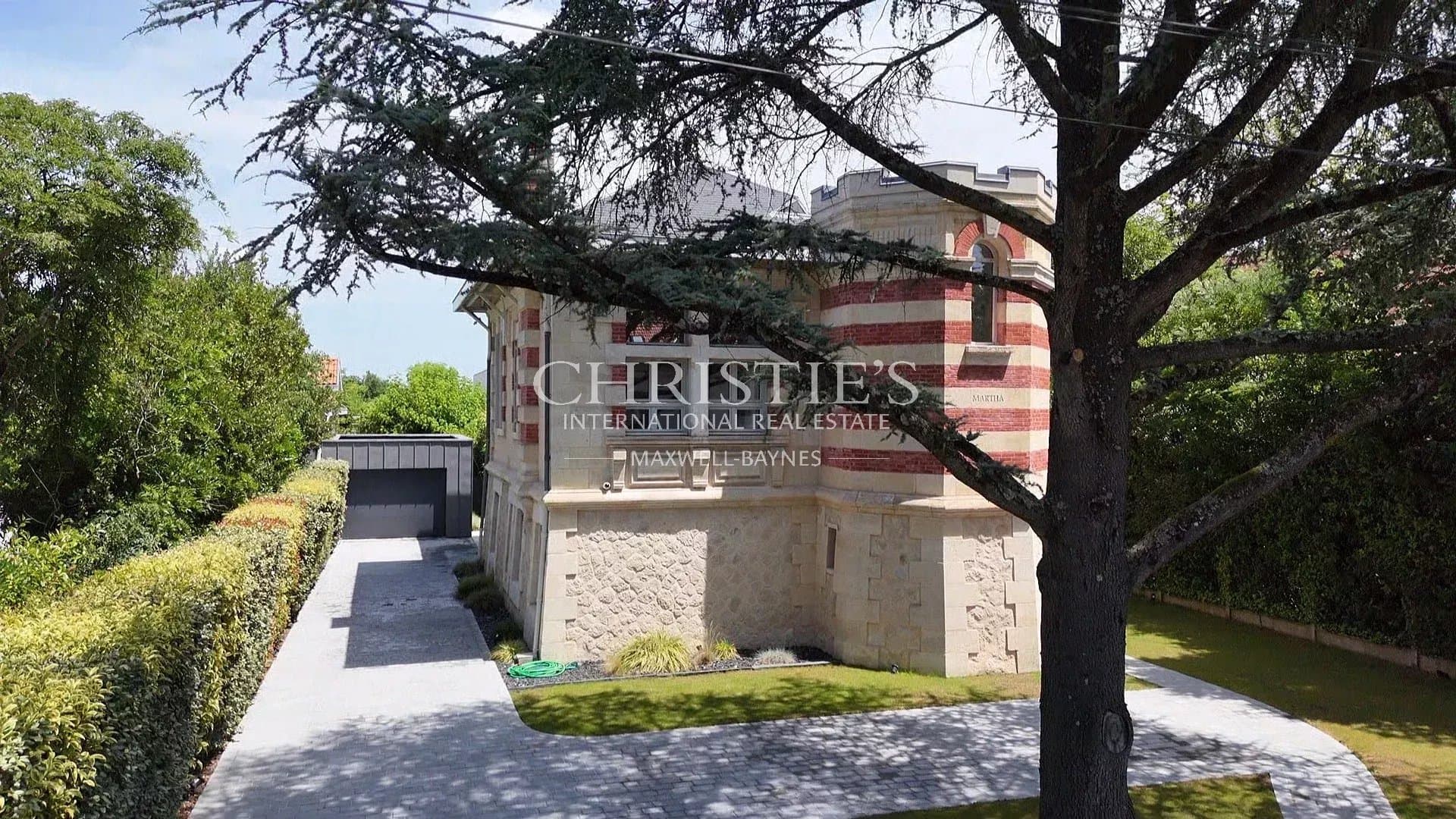 PESSAC - VILLA D'EXCEPTION AU COEUR DU QUARTIER DU CASINO