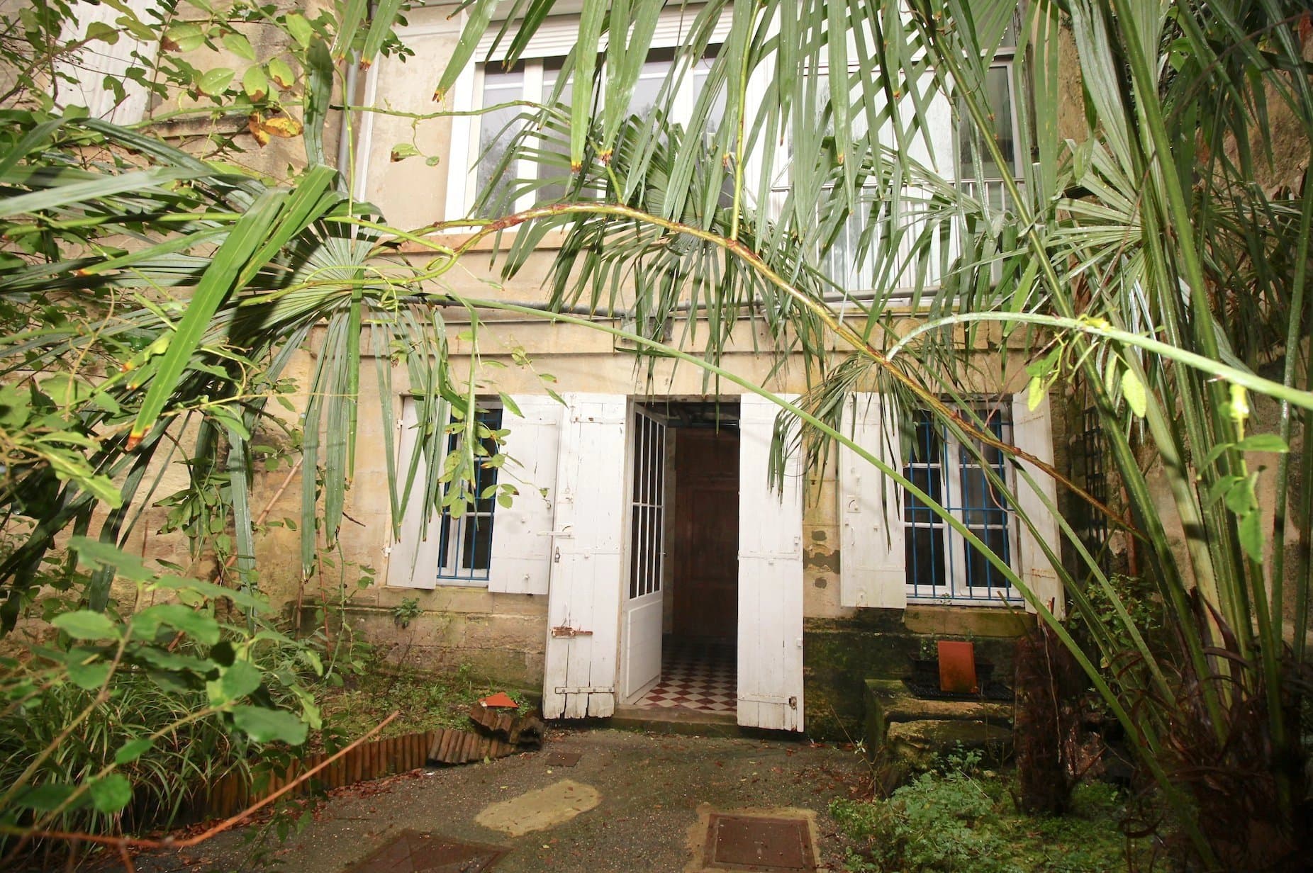 Bordeaux appartement sur deux niveaux avec cour