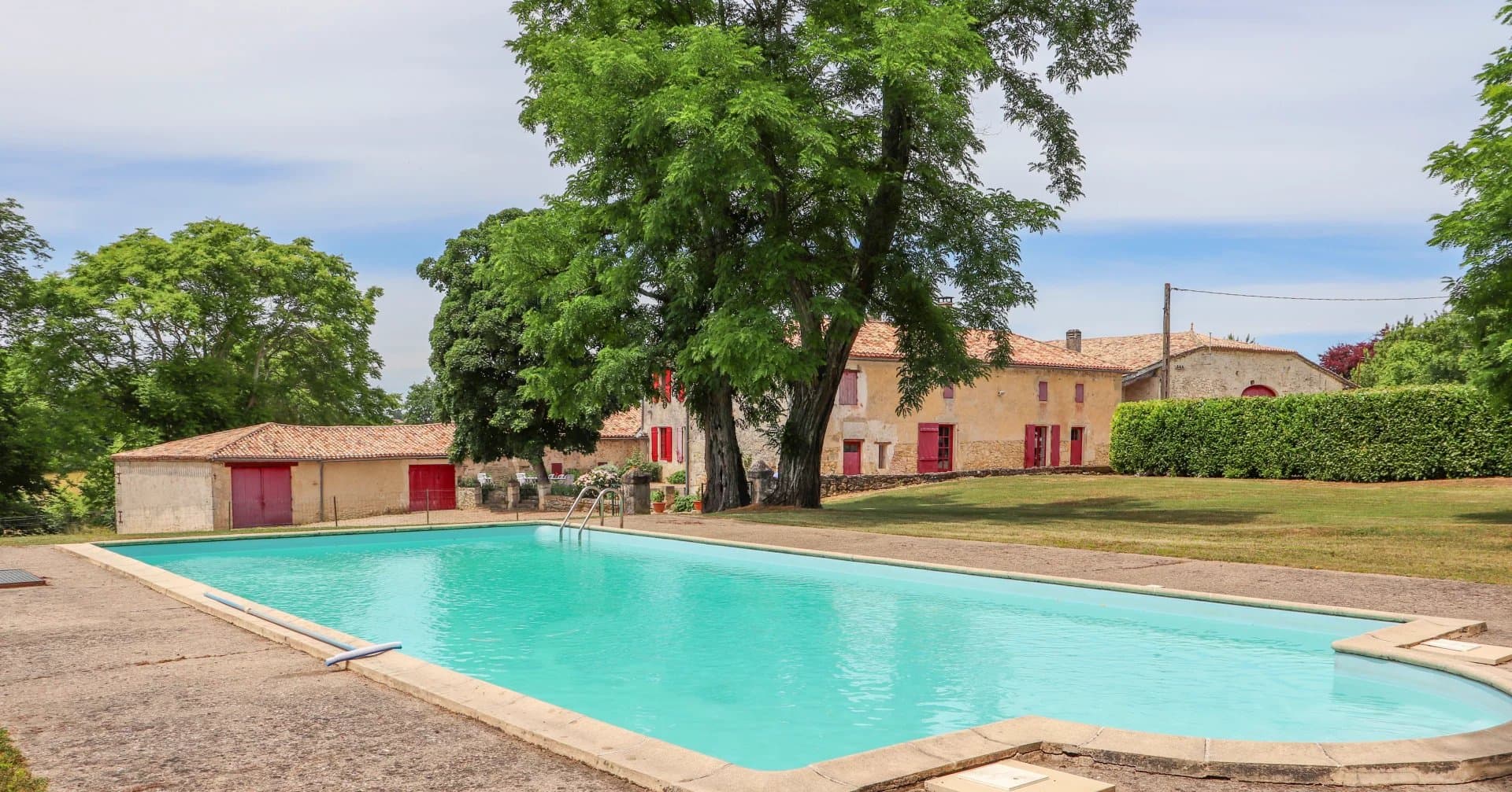 For sale country stone house 25 minutes from Saint-Emilion