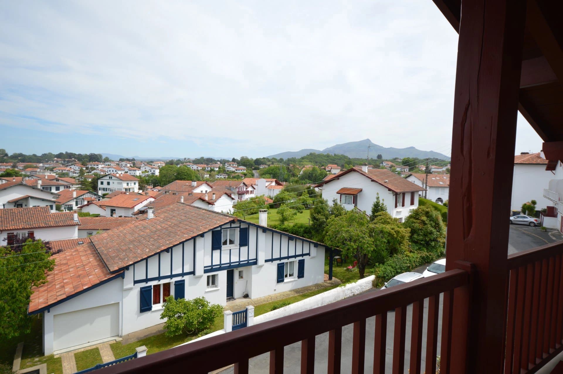 CIBOURE – A 48 SQM APARTMENT ENJOYING A MOUNTAIN VIEW