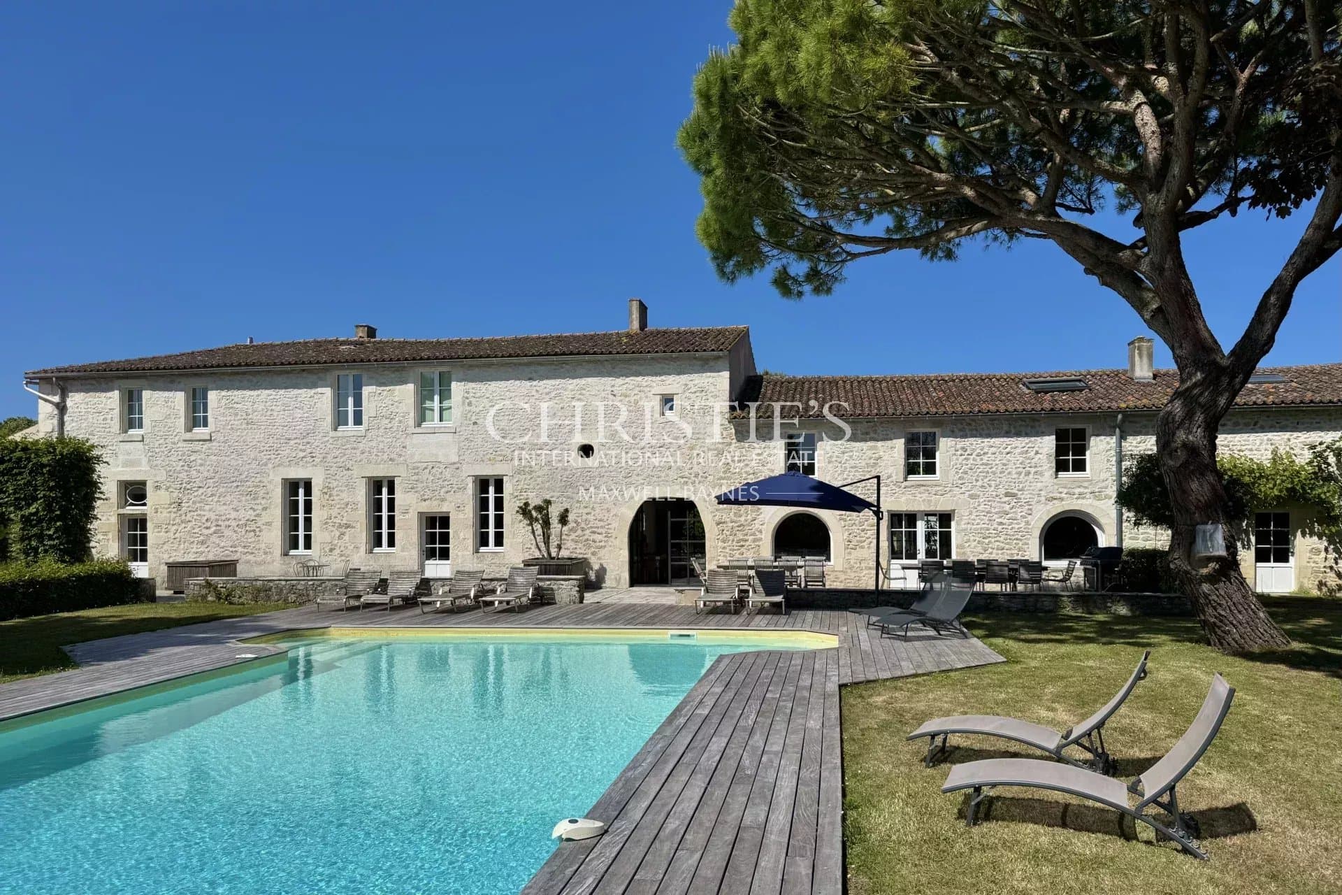 Superb Historic Property close to the beaches and La Rochelle