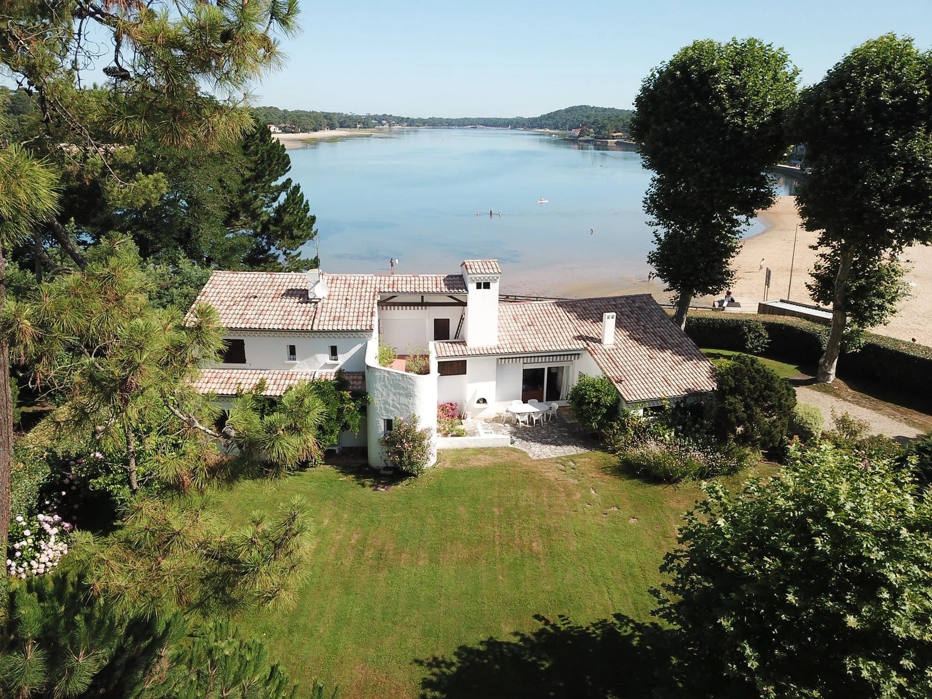 A VENDRE VILLA D'EXCEPTION AU BORD DU LAC - CENTRE VILLE HOSSEGOR