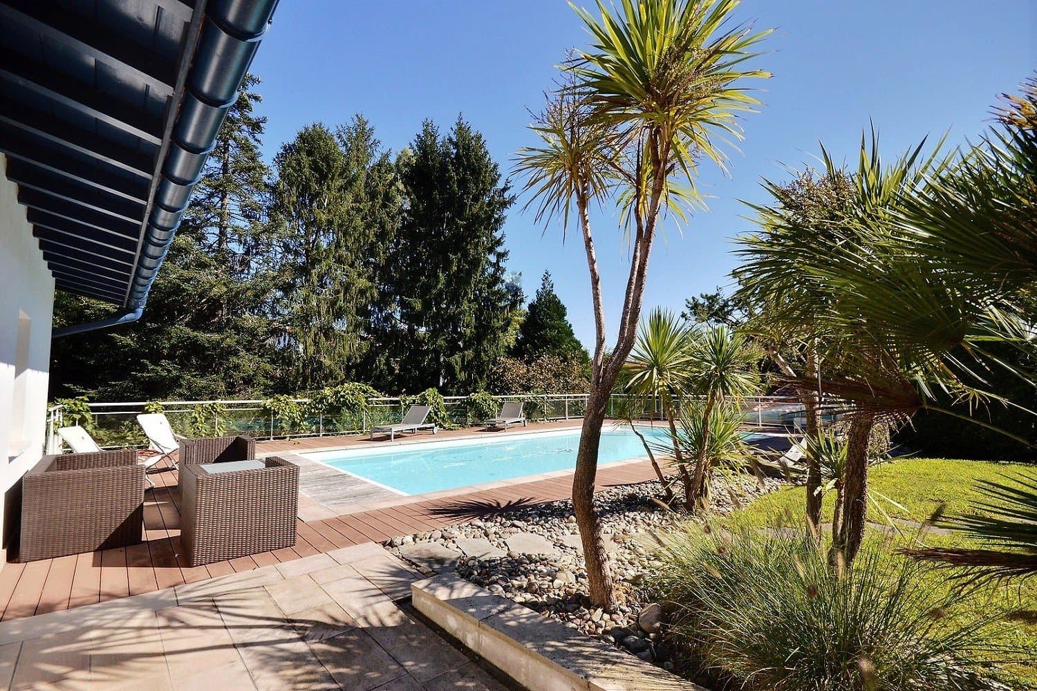 A VENDRE URRUGNE VILLA DE 300 M² AVEC PISCINE SUR UNE TERRAIN DE 3000M²