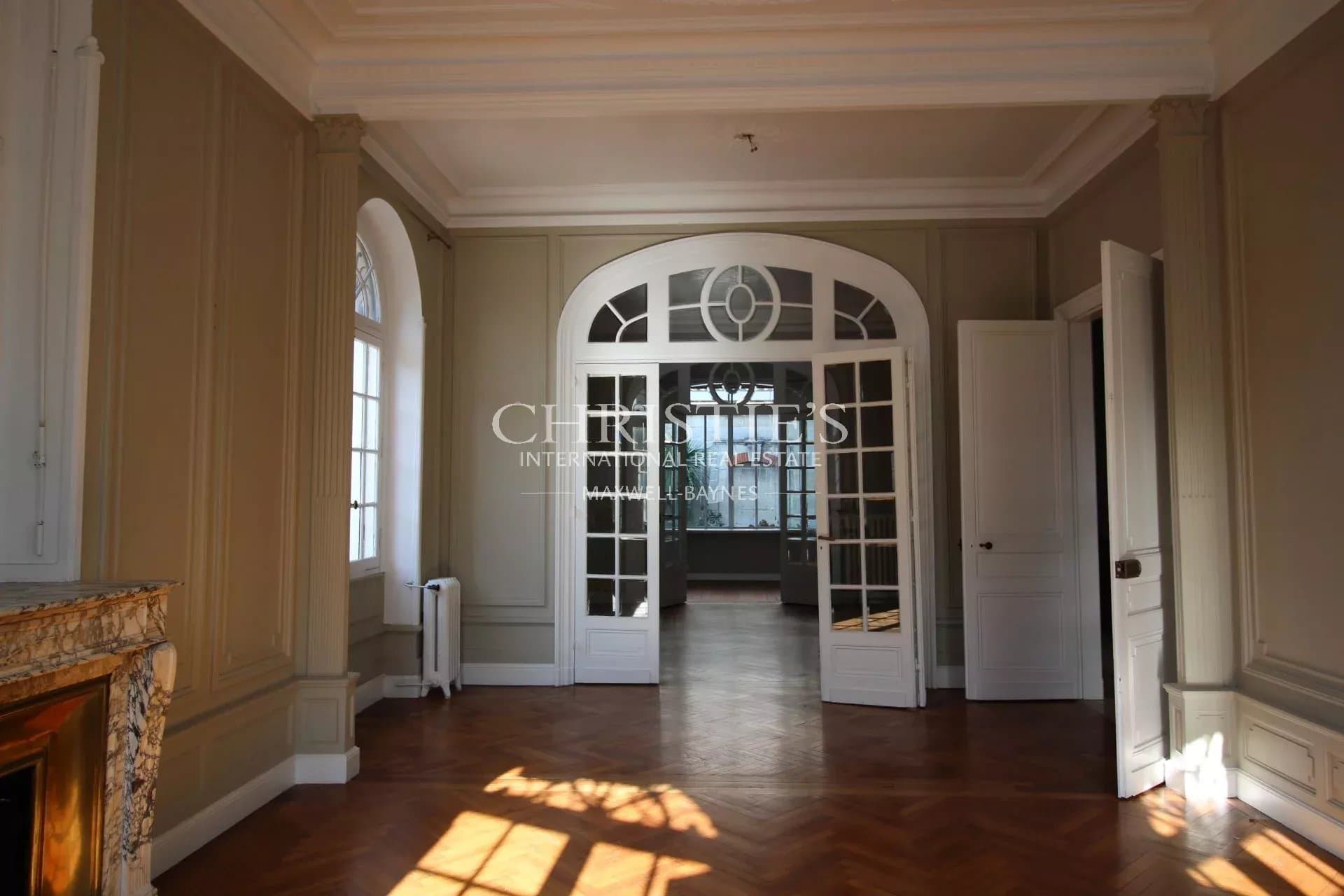 BELLE MAISON DE FAMILLE EN PIERRE AVEC GARAGE ET JARDIN