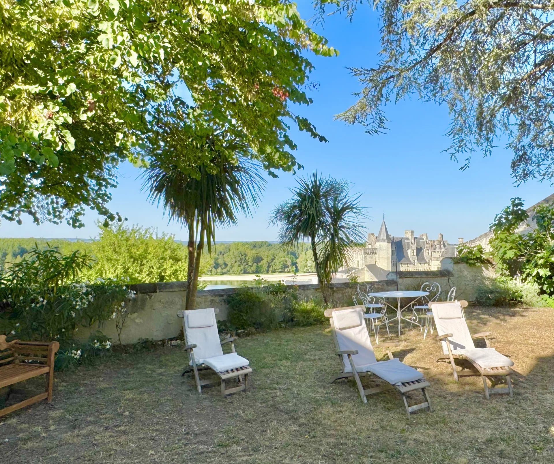 Rarissime maison de village avec grand jardin, piscine et vue panoramique