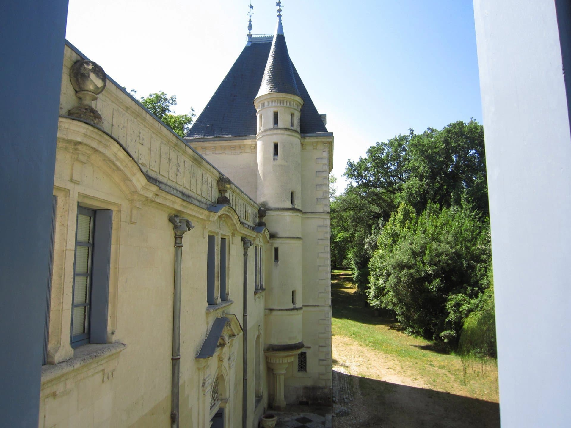 A magnificent Château near Libourne and Saint-Emilion