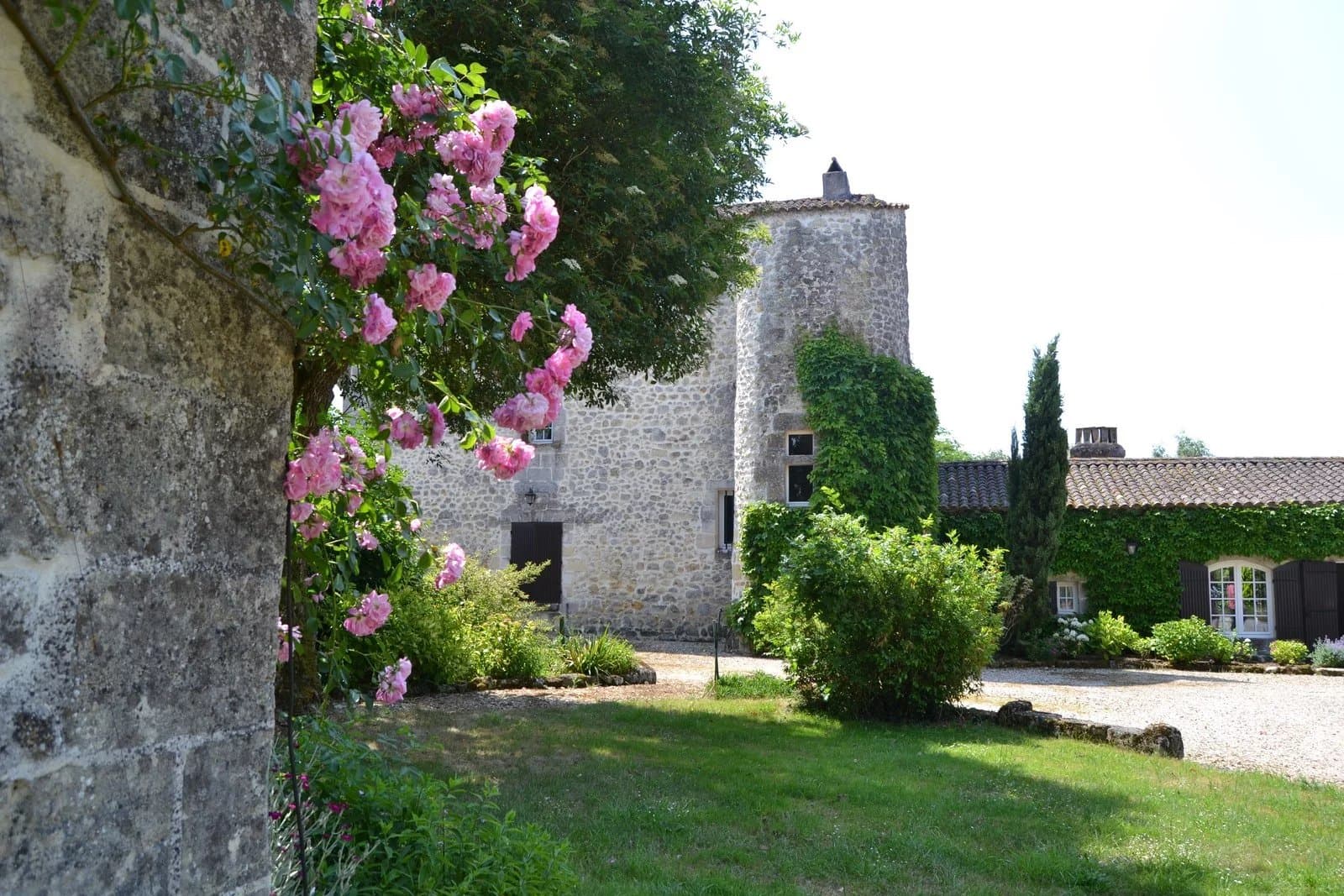 Near Créon – Exceptional 16th-Century Property, Former Residence of Montesquieu – 3.3-Hectare Park