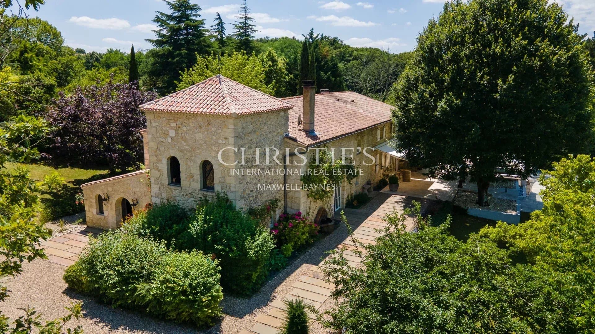 For sale Beautiful renovated 18th century stone house, 15 min away from Bordeaux