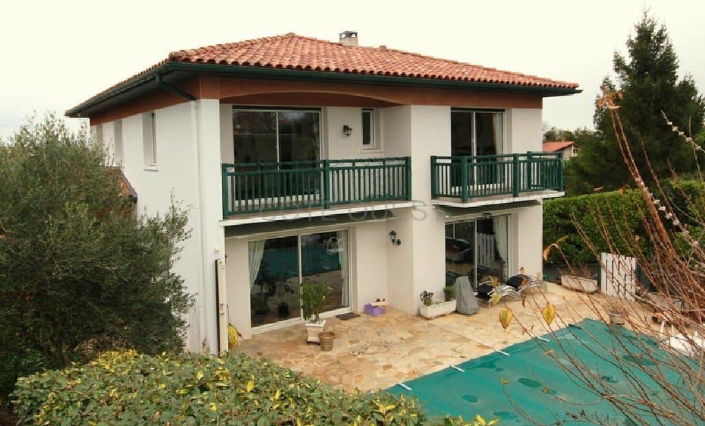 SAINT JEAN DE LUZ A VENDRE MAISON AVEC JARDIN ET PISCINE