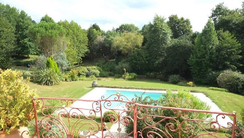 VILLA AVEC PISCINE A VENDRE PRES DU GOLF D'ARCANGUES